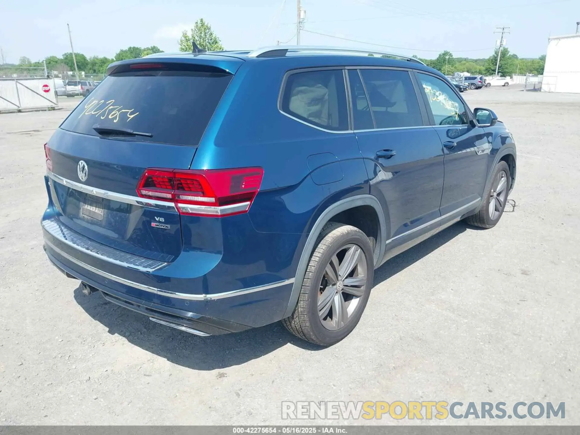 4 Photograph of a damaged car 1V2RR2CAXKC600831 VOLKSWAGEN ATLAS 2019
