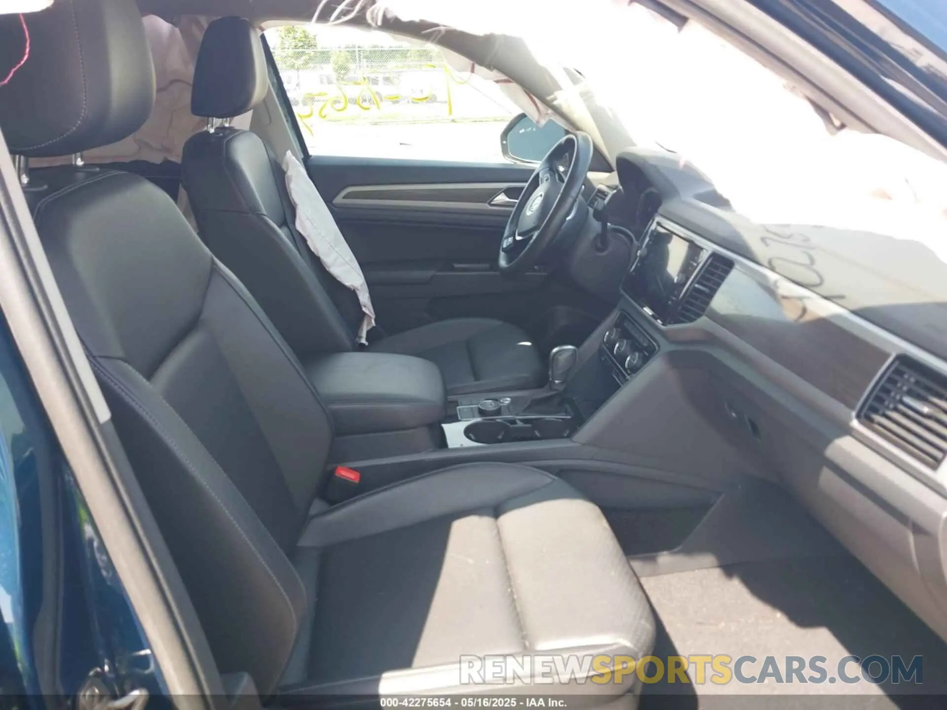5 Photograph of a damaged car 1V2RR2CAXKC600831 VOLKSWAGEN ATLAS 2019