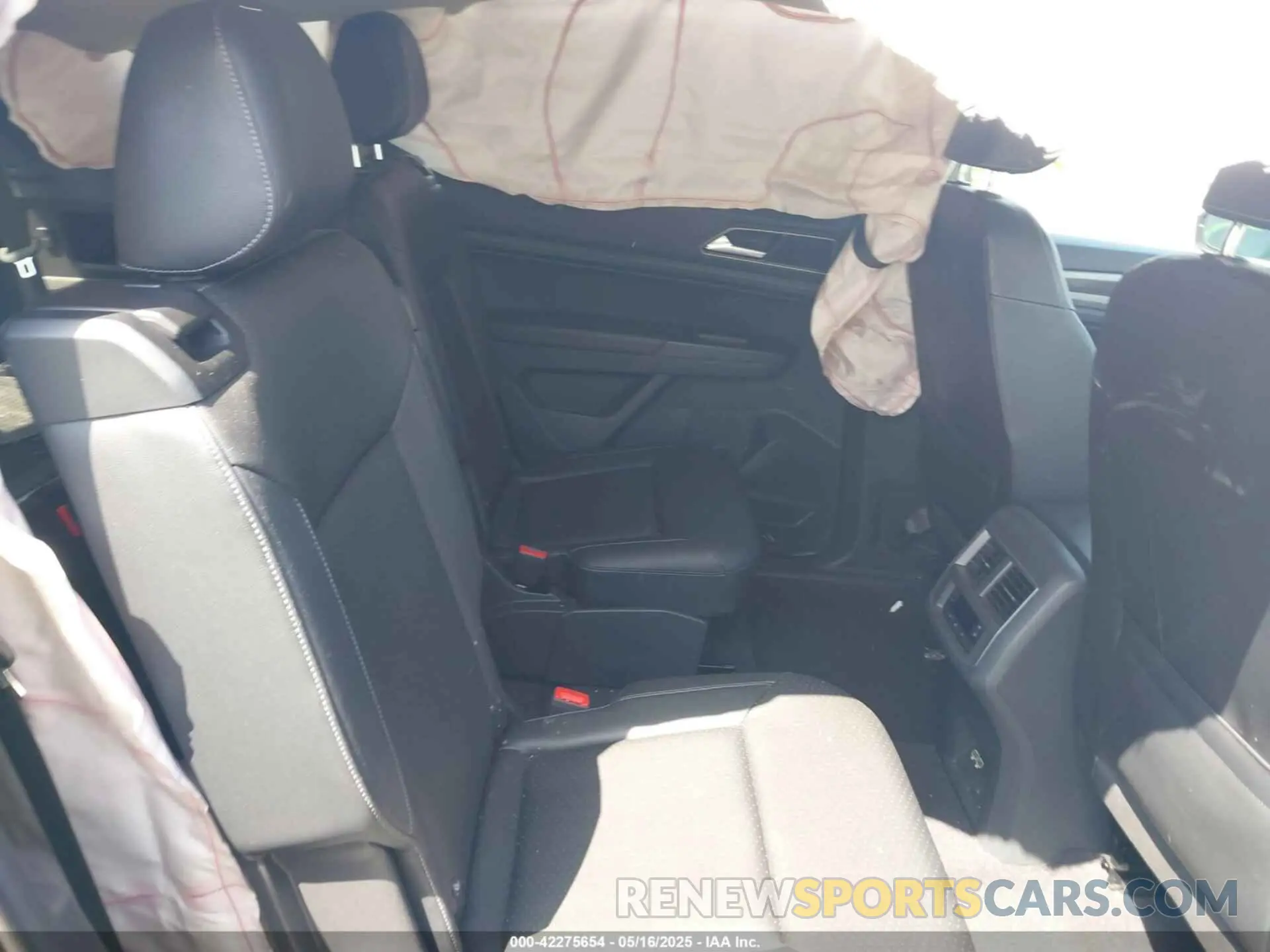 8 Photograph of a damaged car 1V2RR2CAXKC600831 VOLKSWAGEN ATLAS 2019