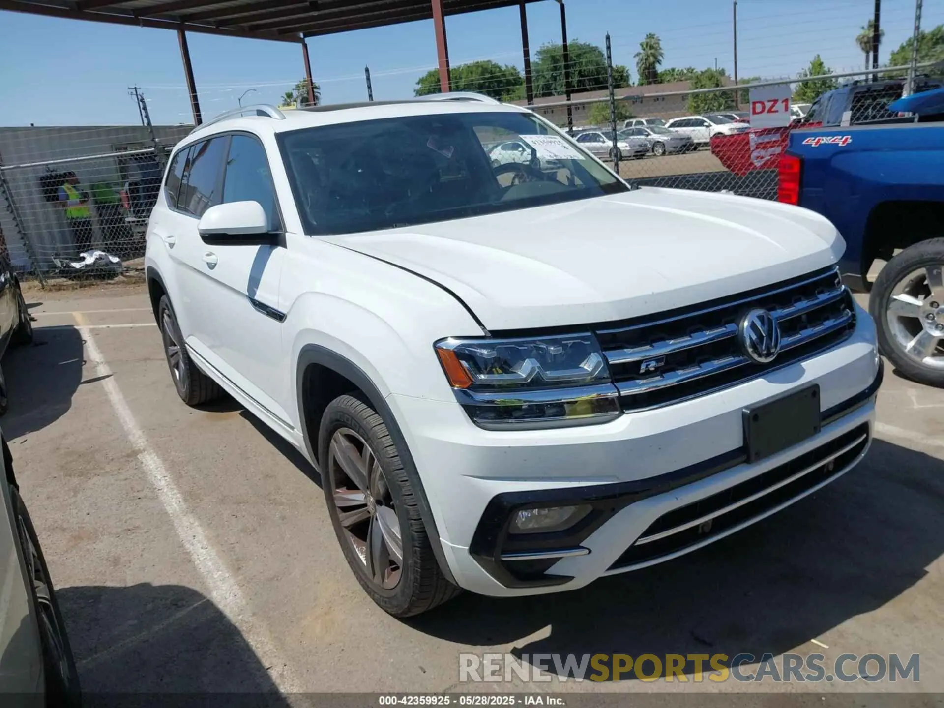 1 Photograph of a damaged car 1V2SR2CAXKC616271 VOLKSWAGEN ATLAS 2019