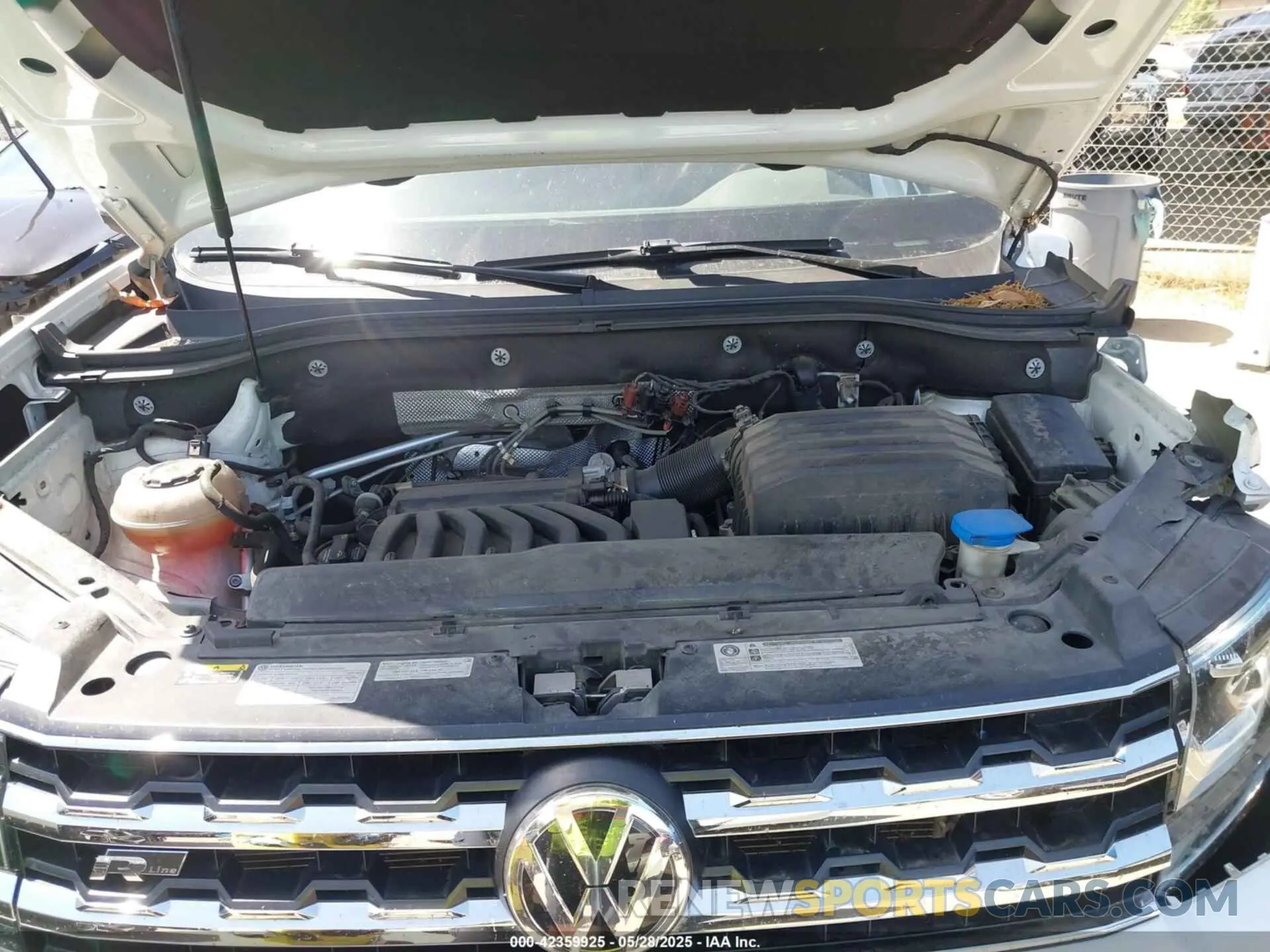10 Photograph of a damaged car 1V2SR2CAXKC616271 VOLKSWAGEN ATLAS 2019