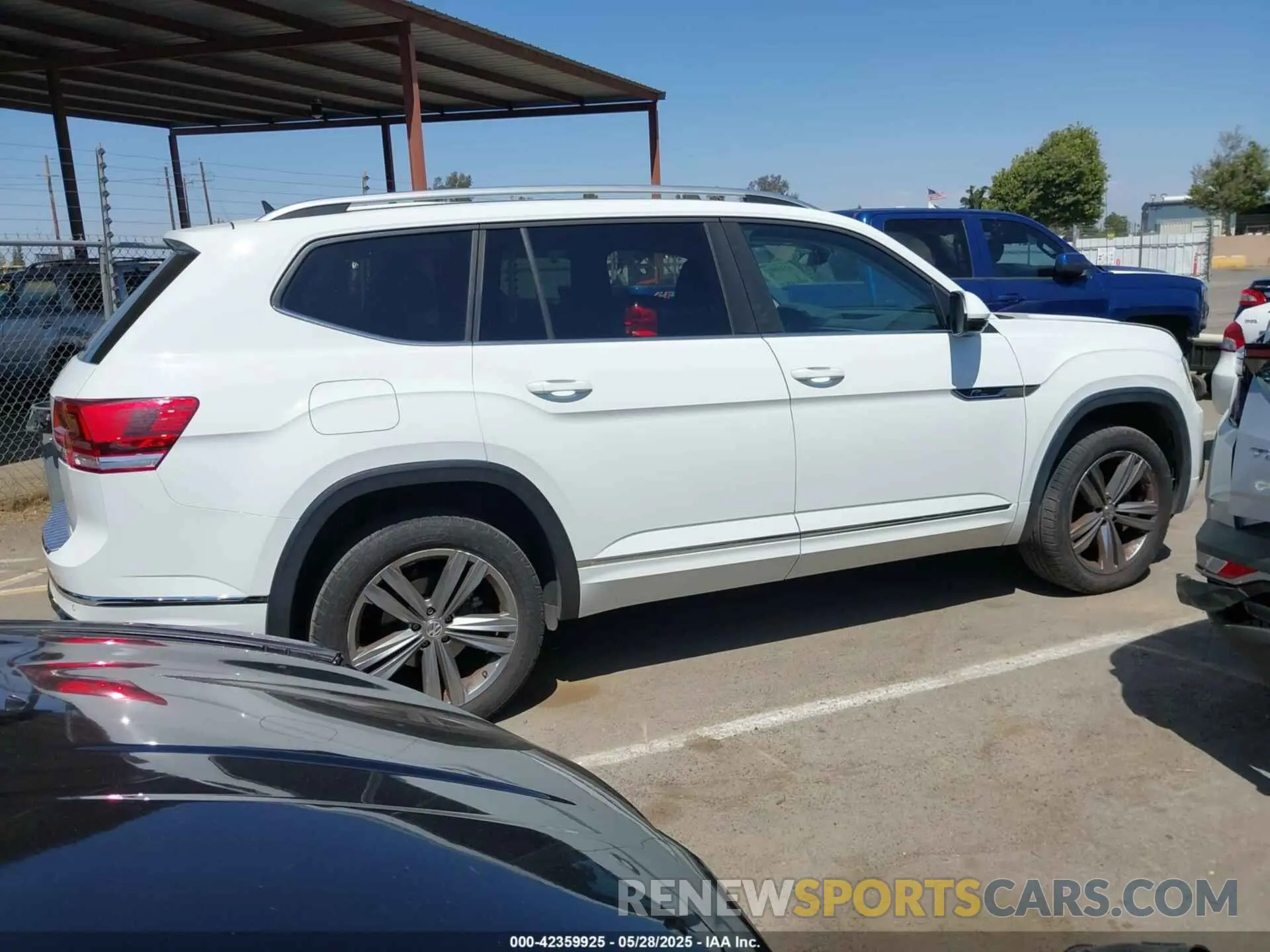 13 Photograph of a damaged car 1V2SR2CAXKC616271 VOLKSWAGEN ATLAS 2019