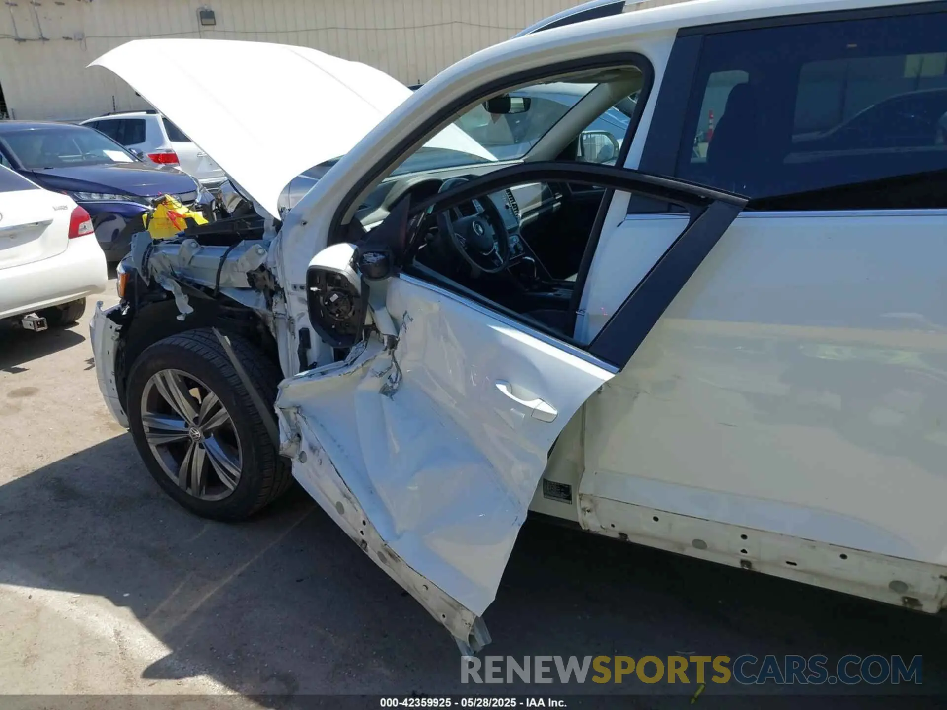 17 Photograph of a damaged car 1V2SR2CAXKC616271 VOLKSWAGEN ATLAS 2019