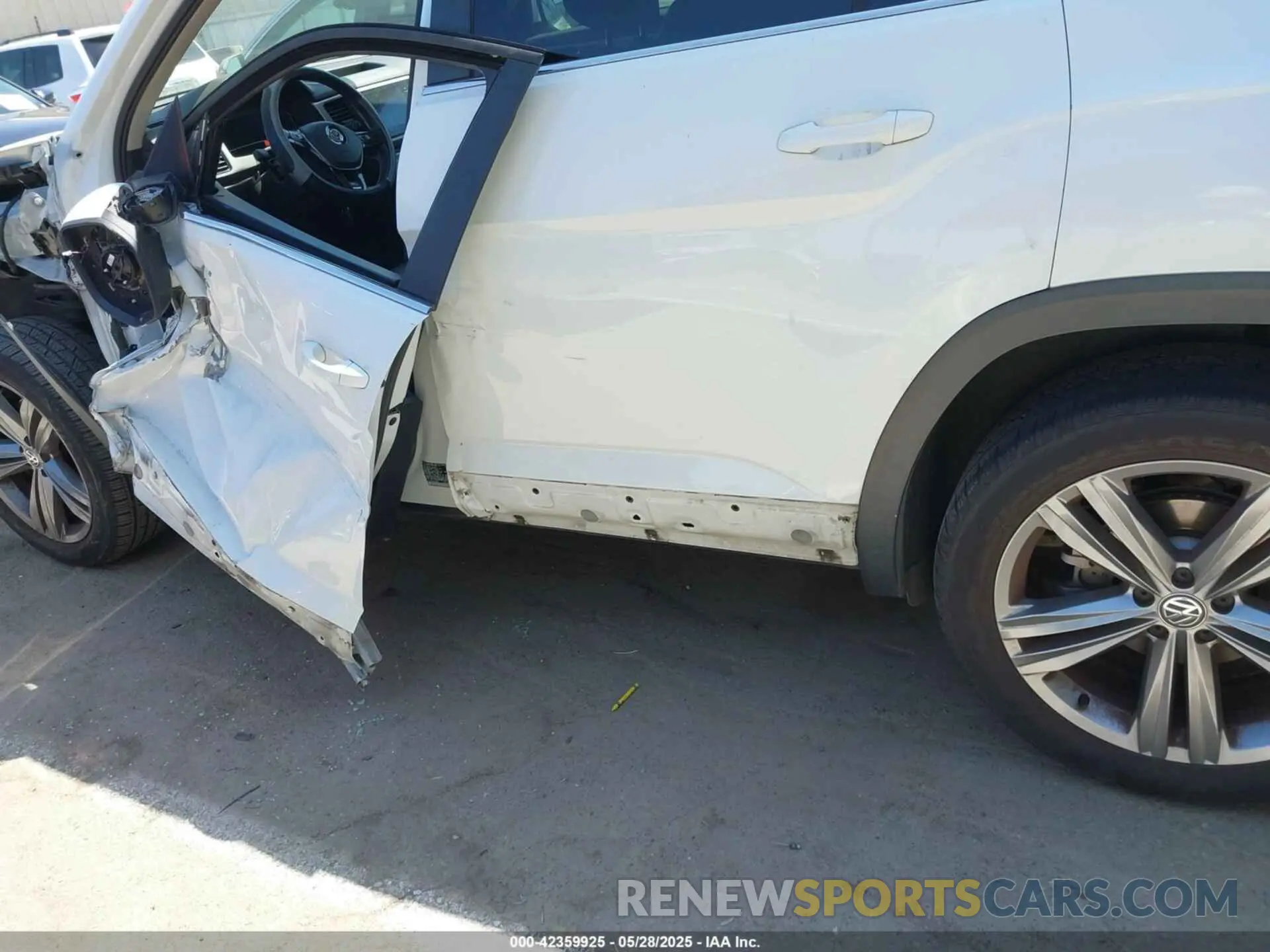 19 Photograph of a damaged car 1V2SR2CAXKC616271 VOLKSWAGEN ATLAS 2019