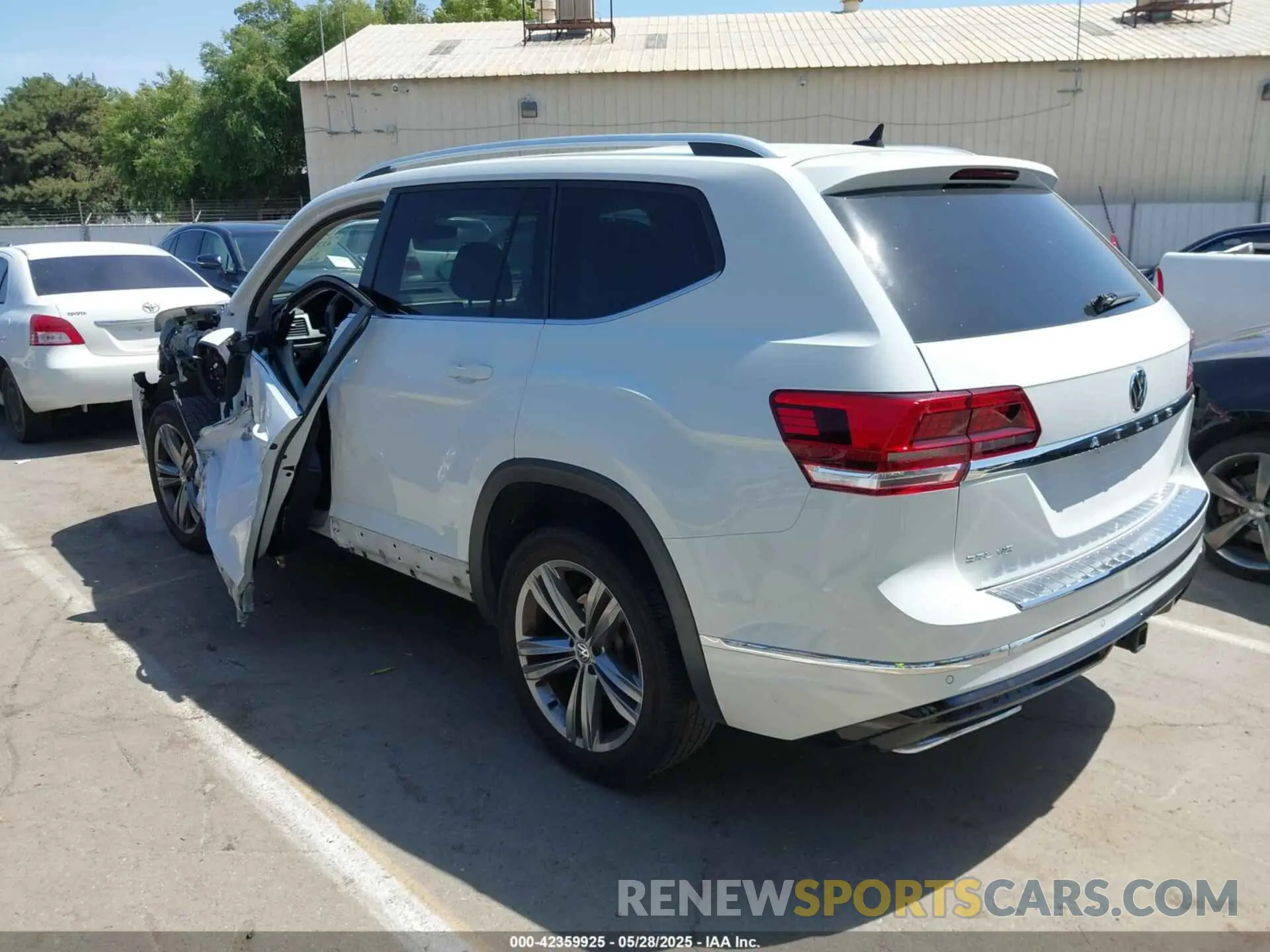 3 Photograph of a damaged car 1V2SR2CAXKC616271 VOLKSWAGEN ATLAS 2019