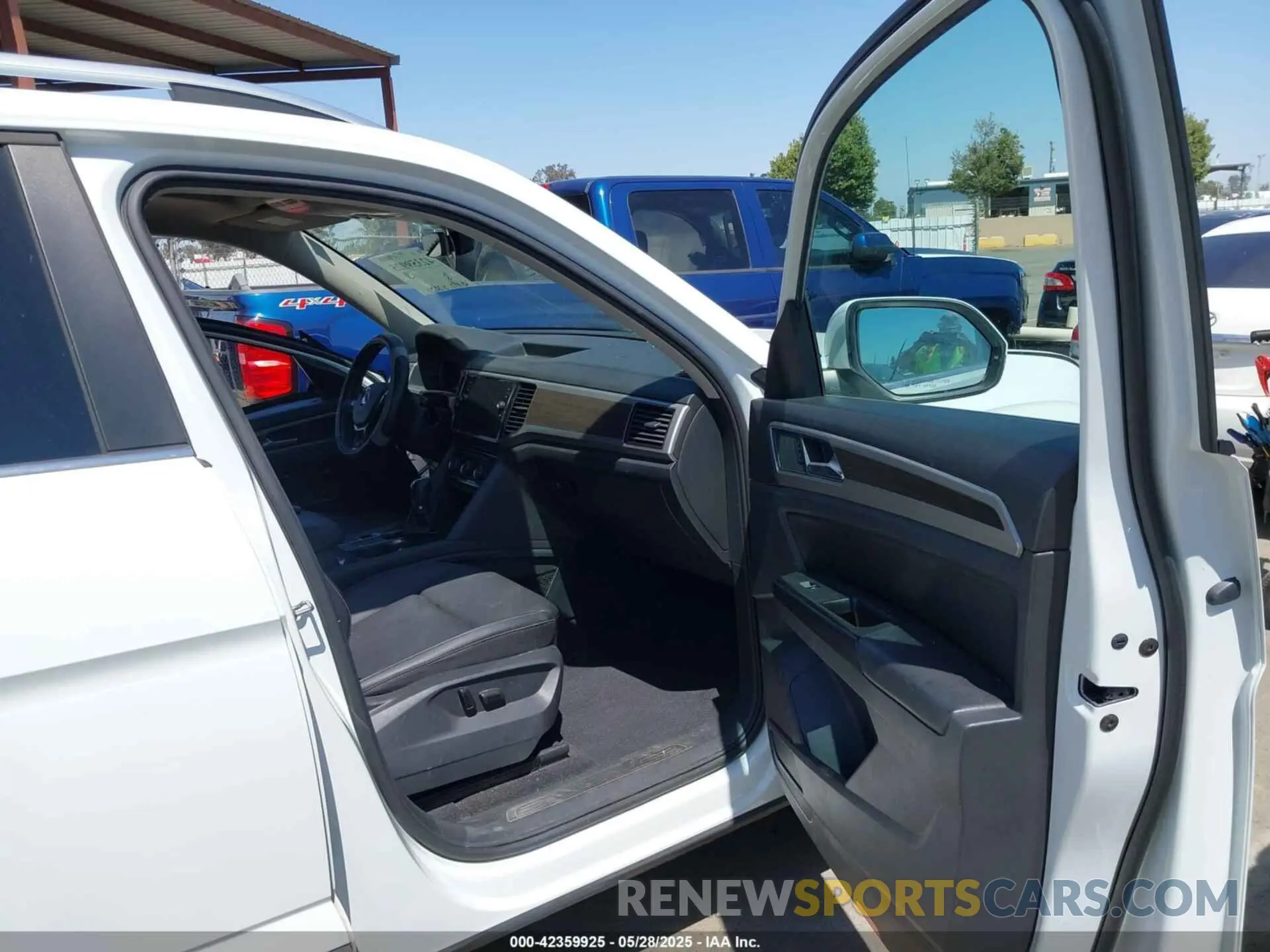 5 Photograph of a damaged car 1V2SR2CAXKC616271 VOLKSWAGEN ATLAS 2019