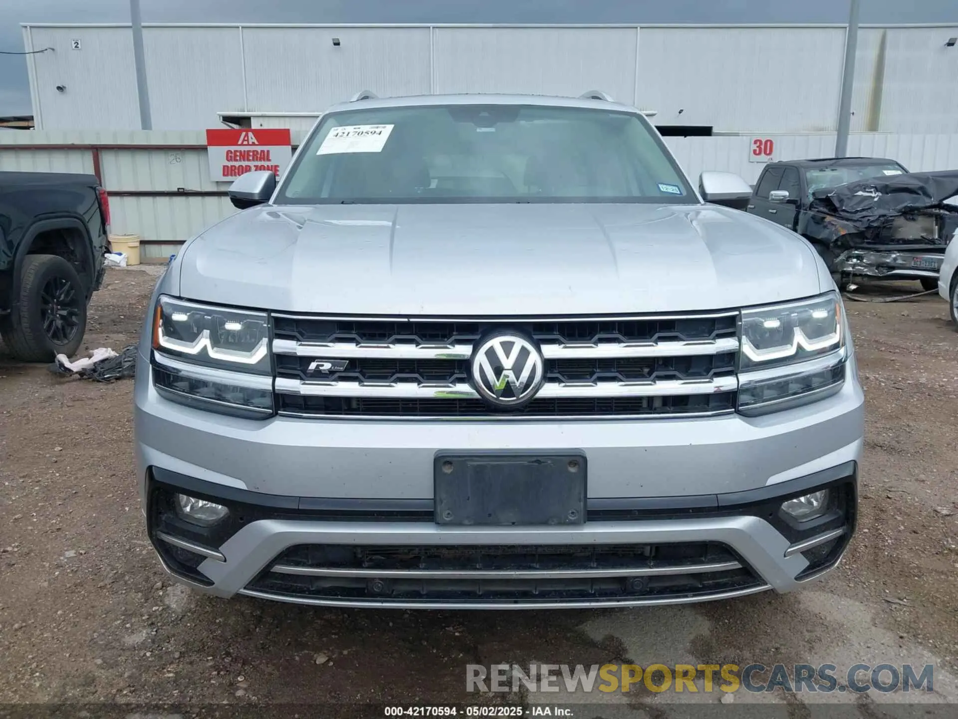12 Photograph of a damaged car 1V2SR2CAXKC618621 VOLKSWAGEN ATLAS 2019