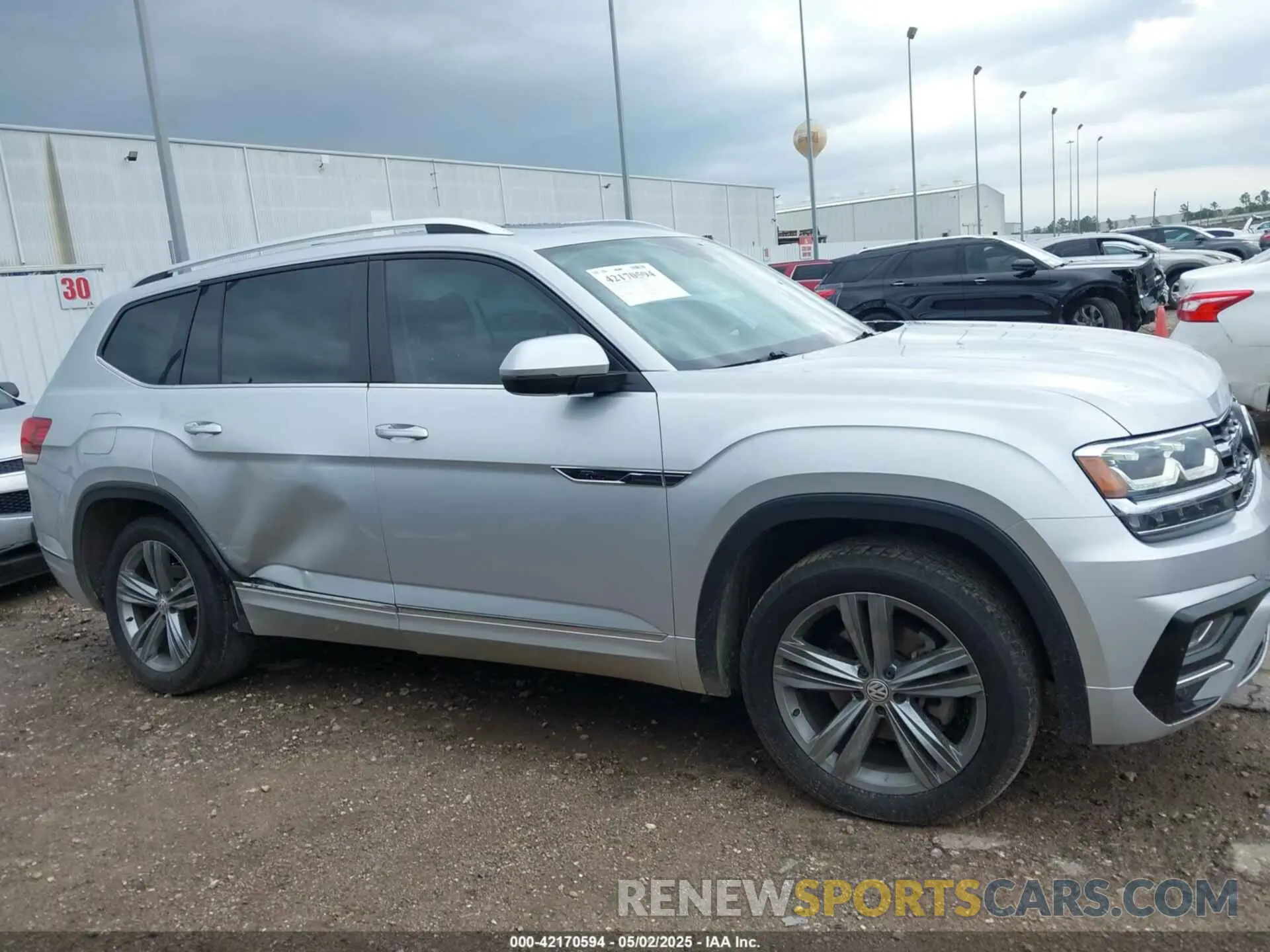13 Photograph of a damaged car 1V2SR2CAXKC618621 VOLKSWAGEN ATLAS 2019