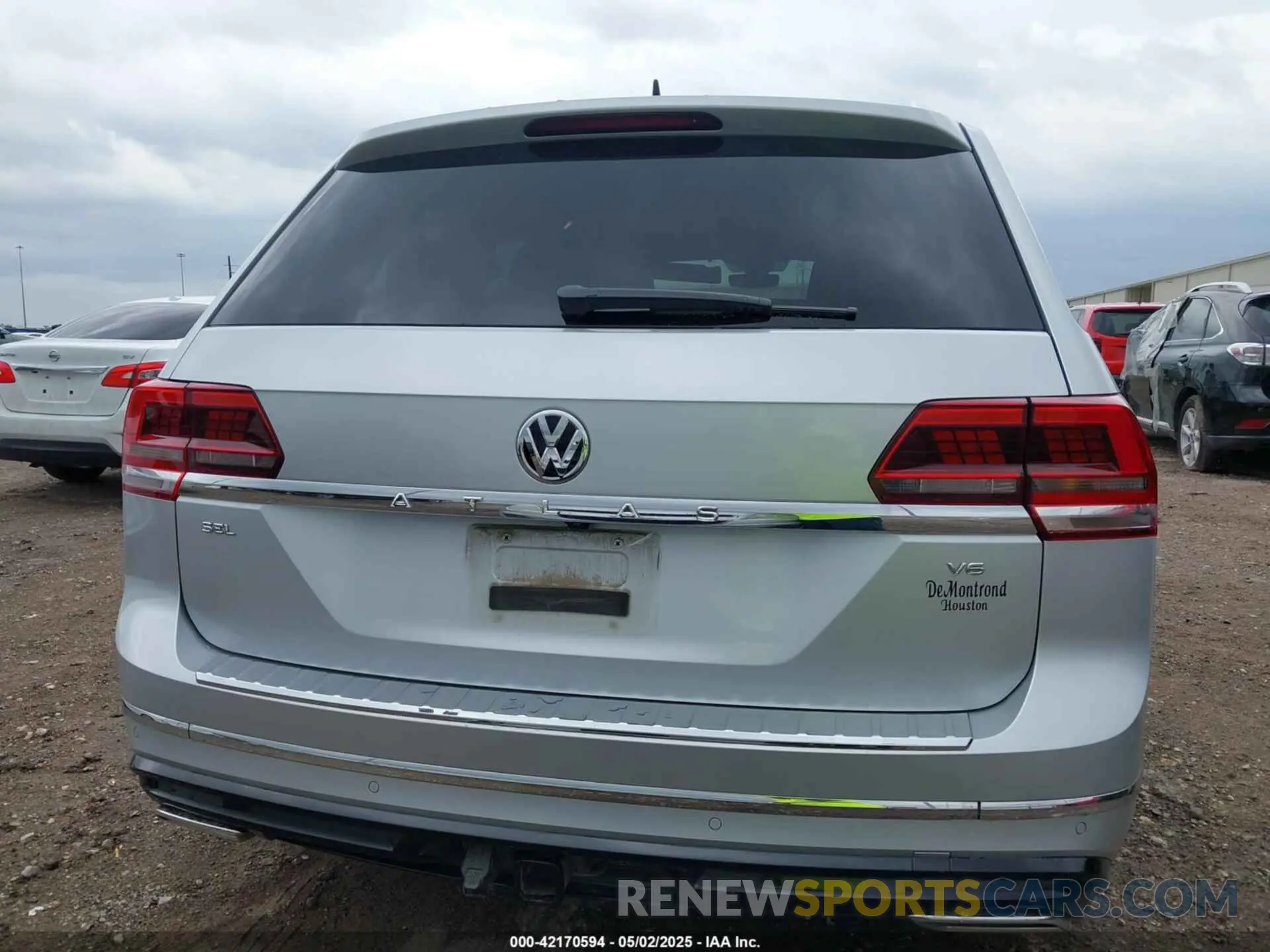 16 Photograph of a damaged car 1V2SR2CAXKC618621 VOLKSWAGEN ATLAS 2019