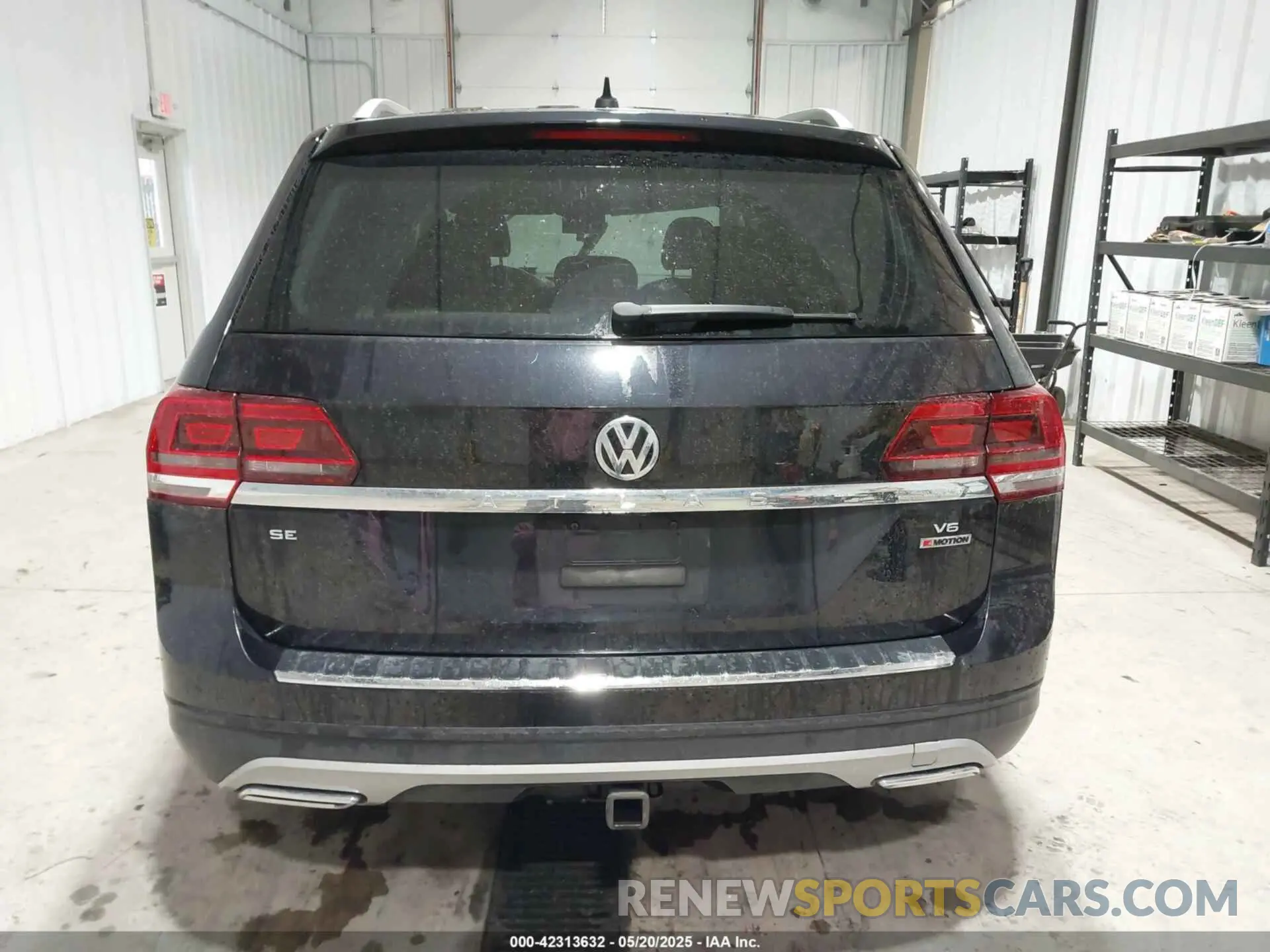 16 Photograph of a damaged car 1V2UR2CA0KC506192 VOLKSWAGEN ATLAS 2019
