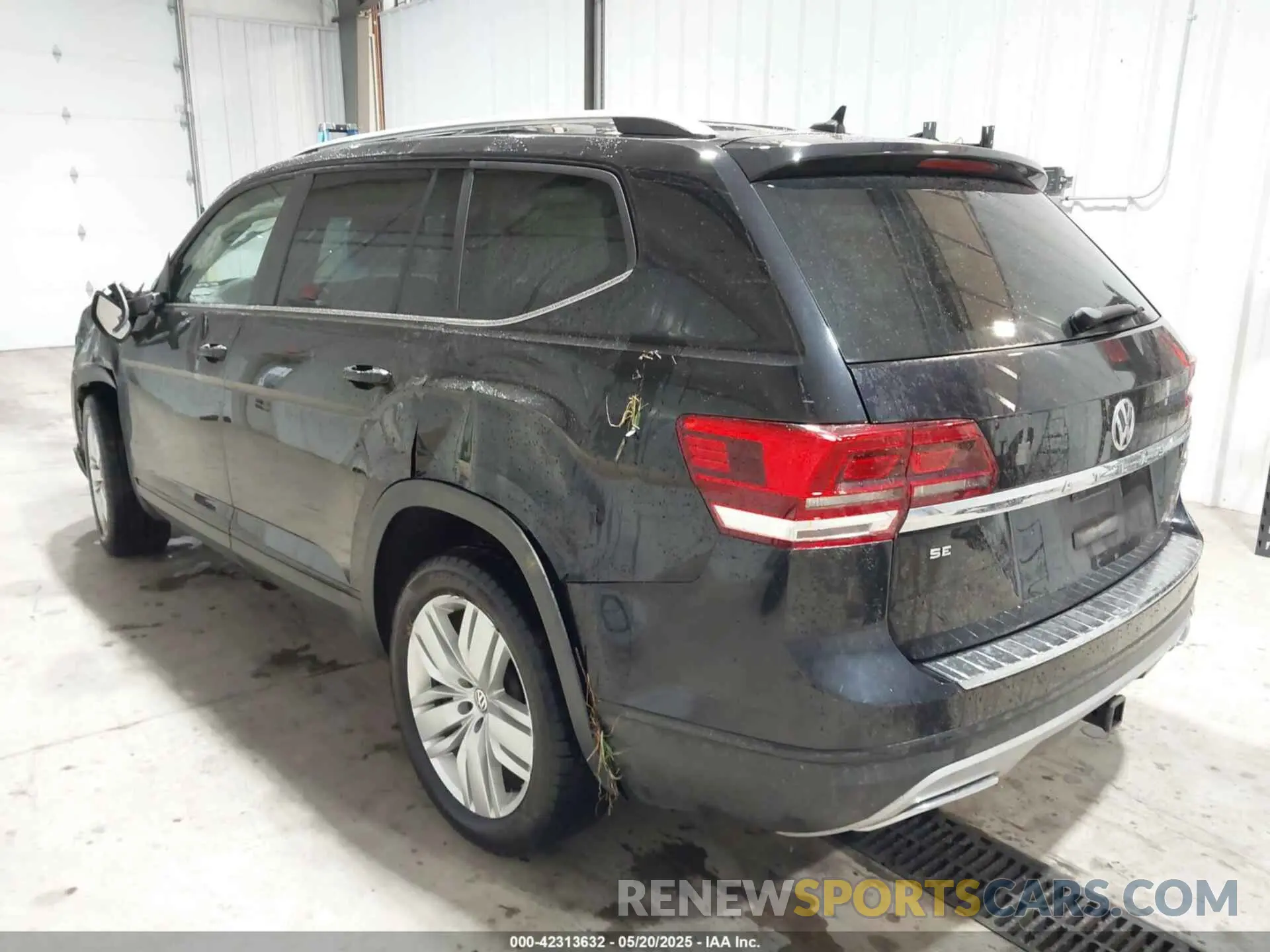 3 Photograph of a damaged car 1V2UR2CA0KC506192 VOLKSWAGEN ATLAS 2019
