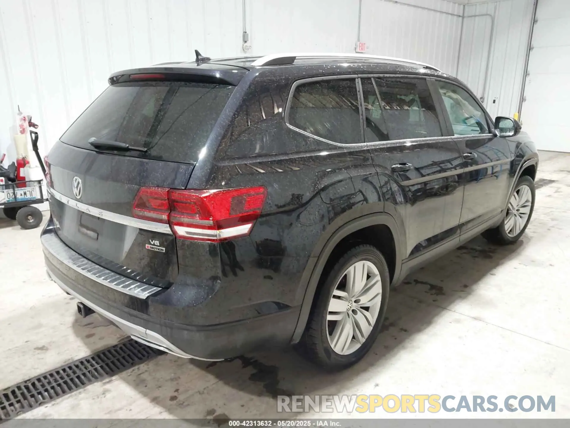 4 Photograph of a damaged car 1V2UR2CA0KC506192 VOLKSWAGEN ATLAS 2019