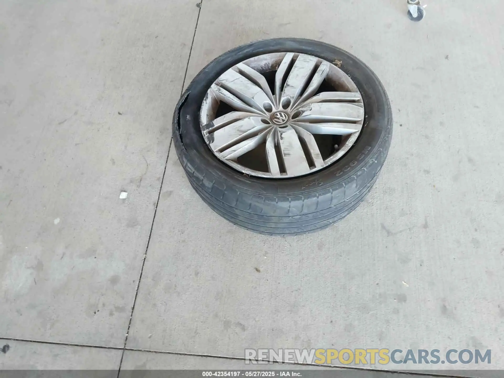 12 Photograph of a damaged car 1V2UR2CA0KC513689 VOLKSWAGEN ATLAS 2019