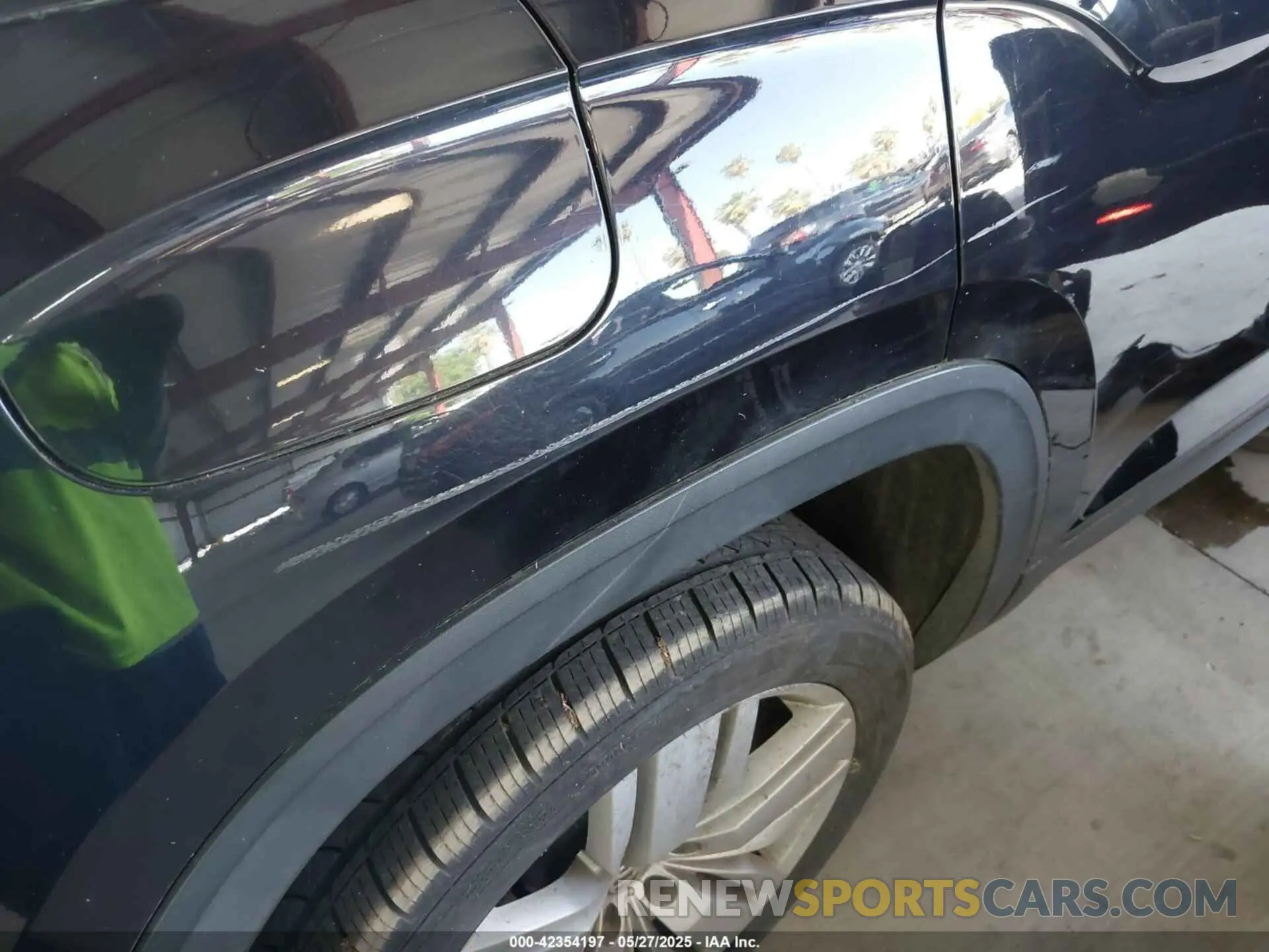 18 Photograph of a damaged car 1V2UR2CA0KC513689 VOLKSWAGEN ATLAS 2019