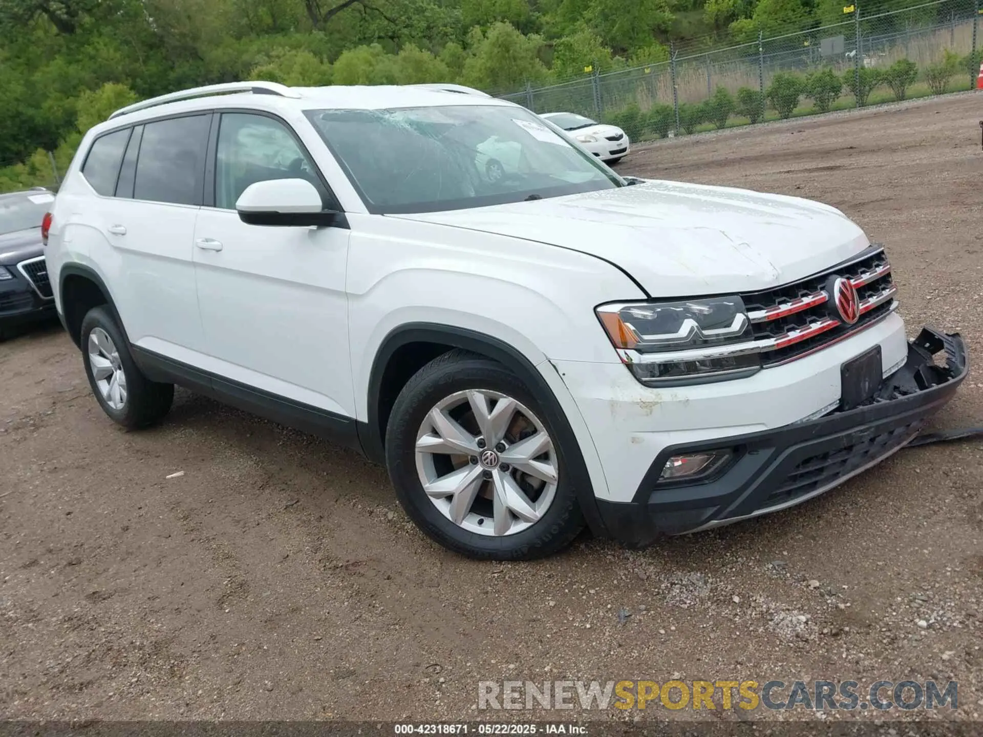 1 Photograph of a damaged car 1V2UR2CA0KC560799 VOLKSWAGEN ATLAS 2019