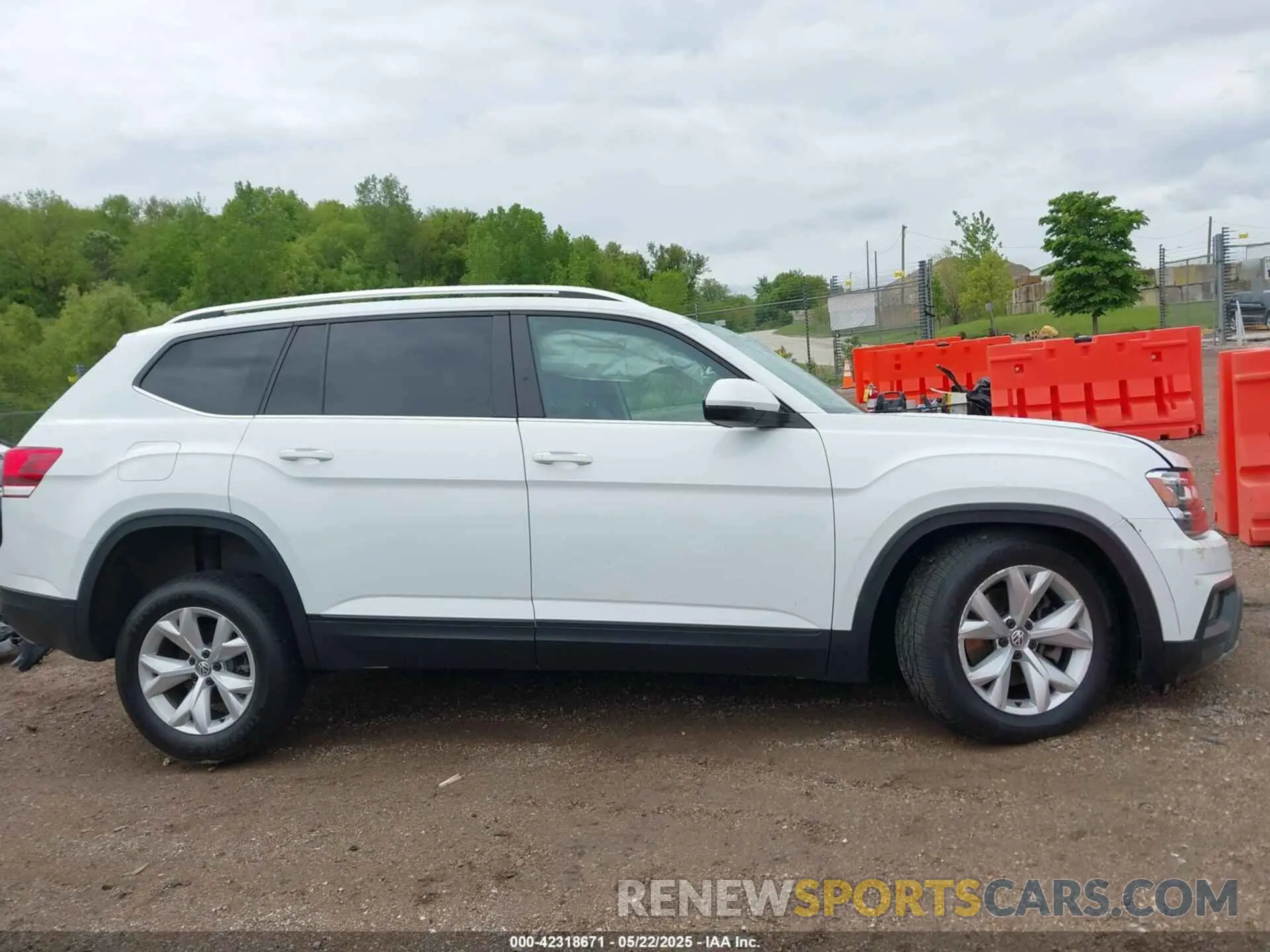 13 Photograph of a damaged car 1V2UR2CA0KC560799 VOLKSWAGEN ATLAS 2019