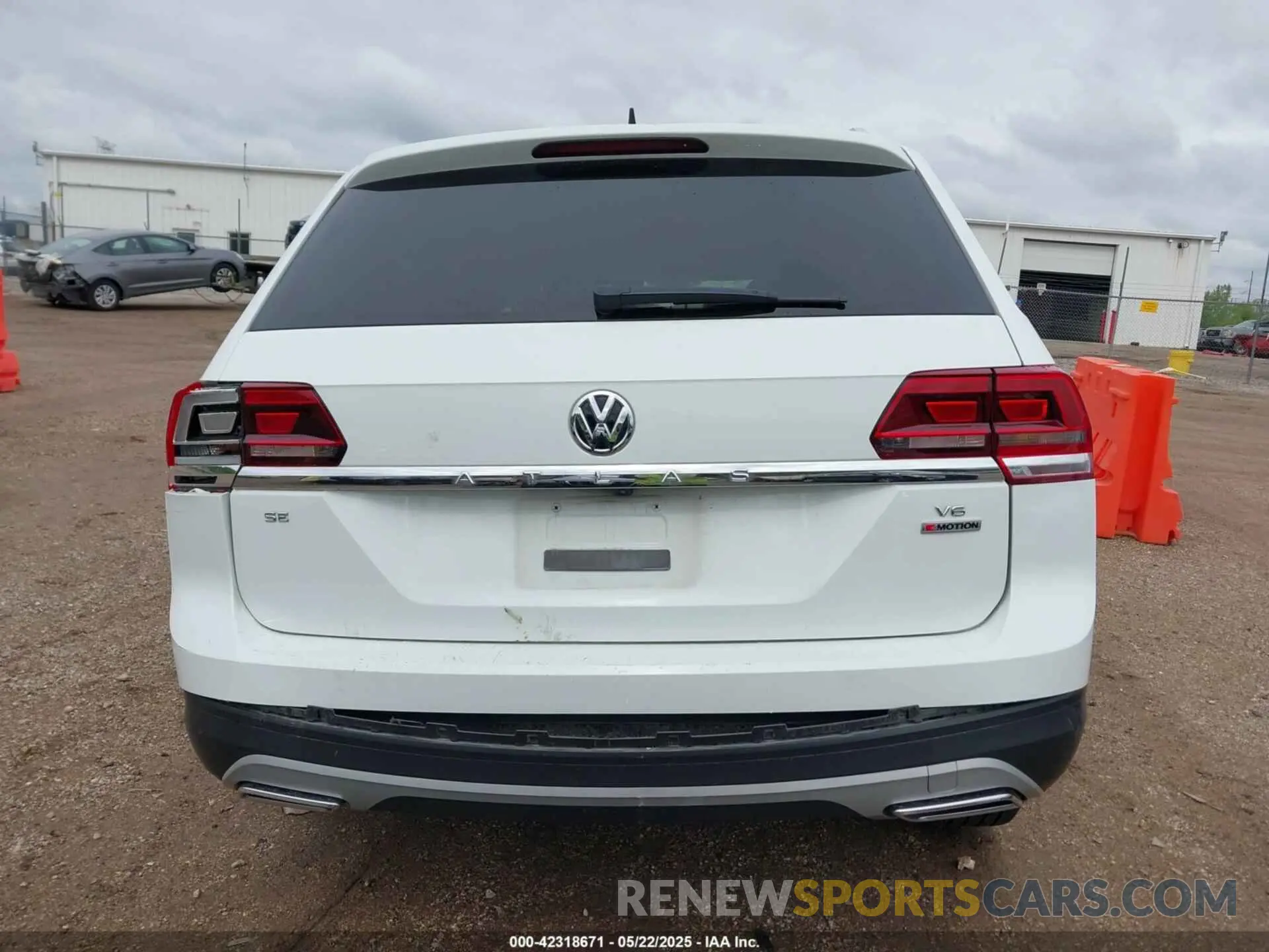 16 Photograph of a damaged car 1V2UR2CA0KC560799 VOLKSWAGEN ATLAS 2019