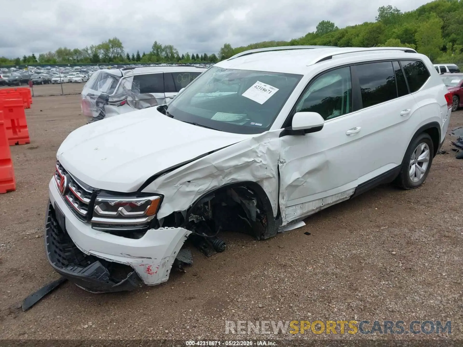 2 Photograph of a damaged car 1V2UR2CA0KC560799 VOLKSWAGEN ATLAS 2019