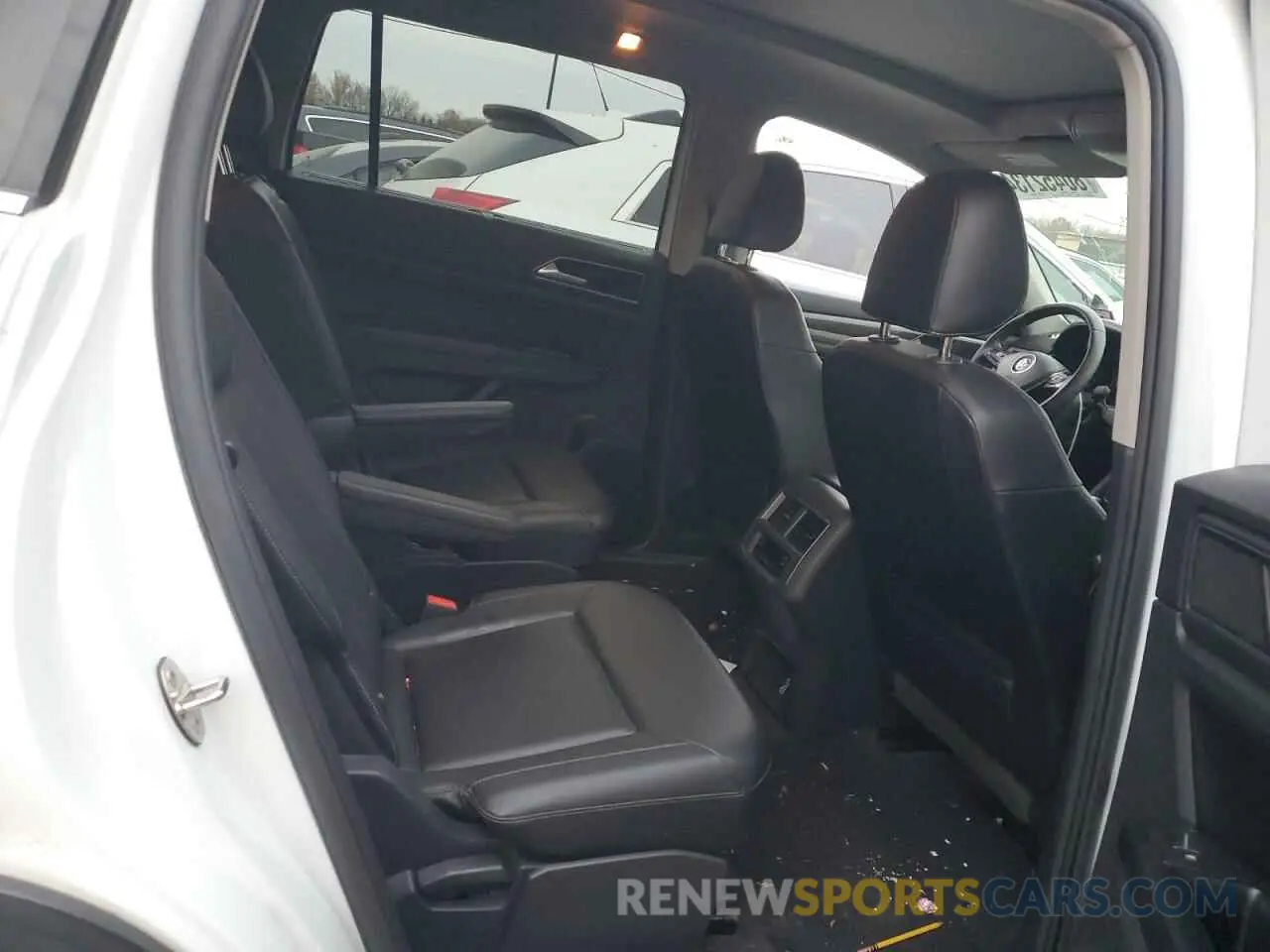 11 Photograph of a damaged car 1V2UR2CA0KC589297 VOLKSWAGEN ATLAS 2019