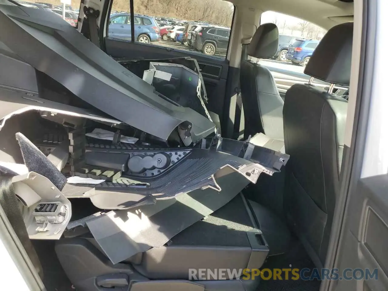 11 Photograph of a damaged car 1V2UR2CA1KC601764 VOLKSWAGEN ATLAS 2019