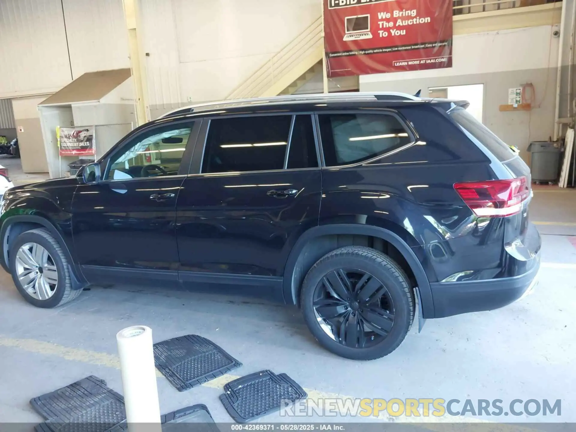 14 Photograph of a damaged car 1V2UR2CA2KC515962 VOLKSWAGEN ATLAS 2019