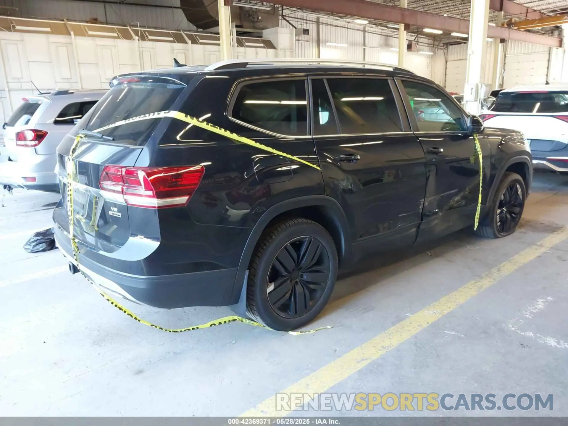 4 Photograph of a damaged car 1V2UR2CA2KC515962 VOLKSWAGEN ATLAS 2019