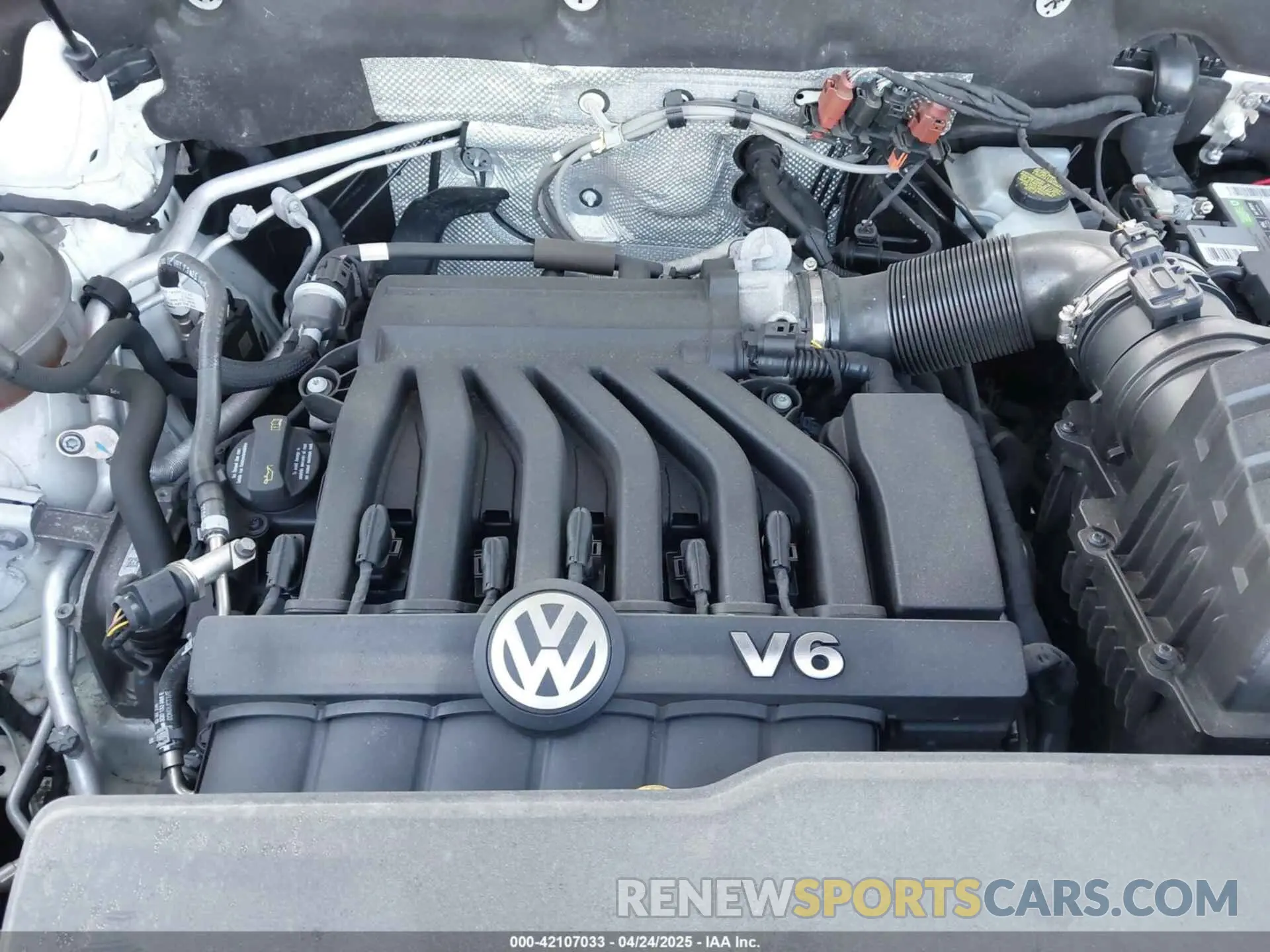 10 Photograph of a damaged car 1V2UR2CA2KC526301 VOLKSWAGEN ATLAS 2019
