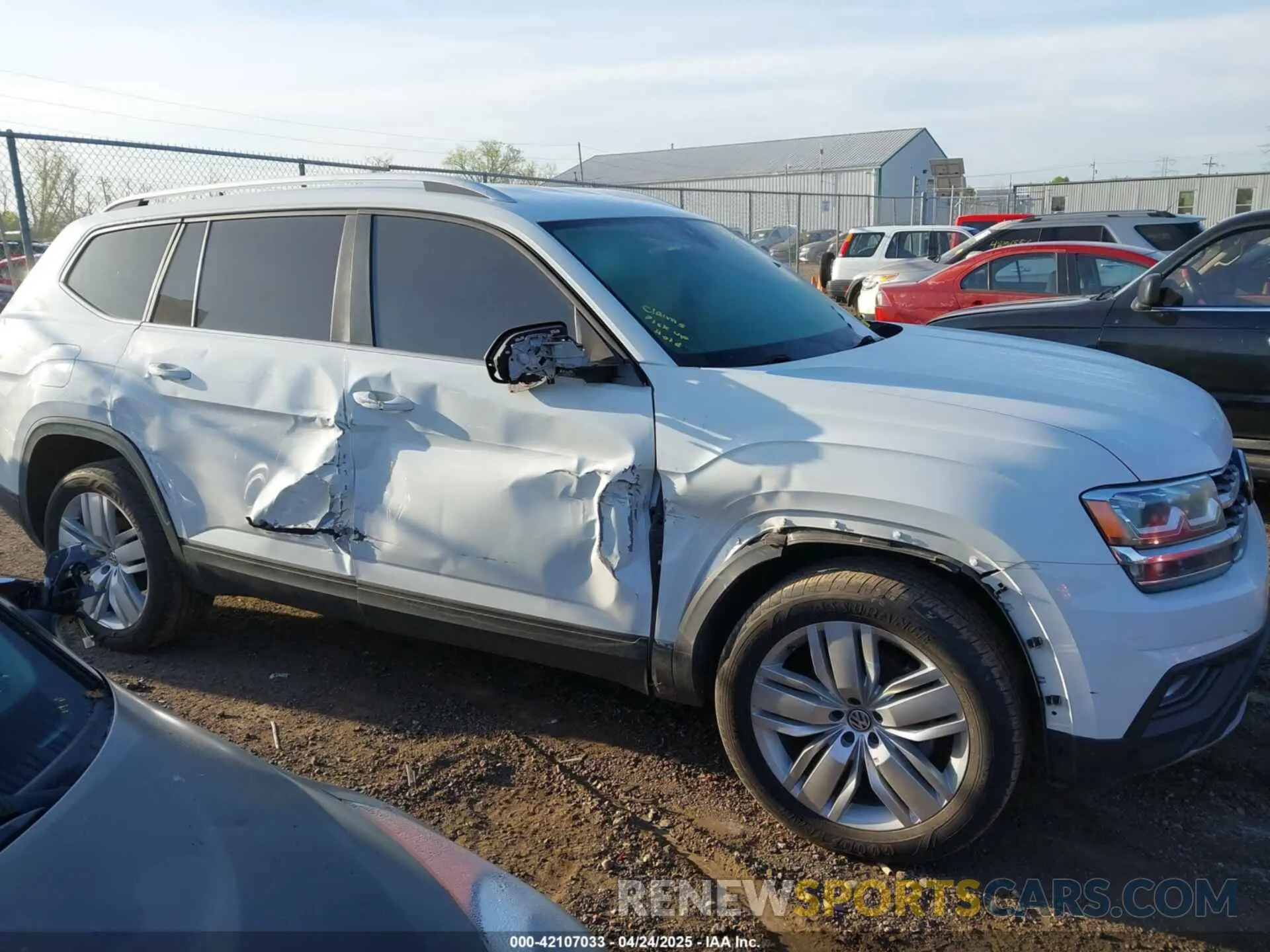 13 Photograph of a damaged car 1V2UR2CA2KC526301 VOLKSWAGEN ATLAS 2019