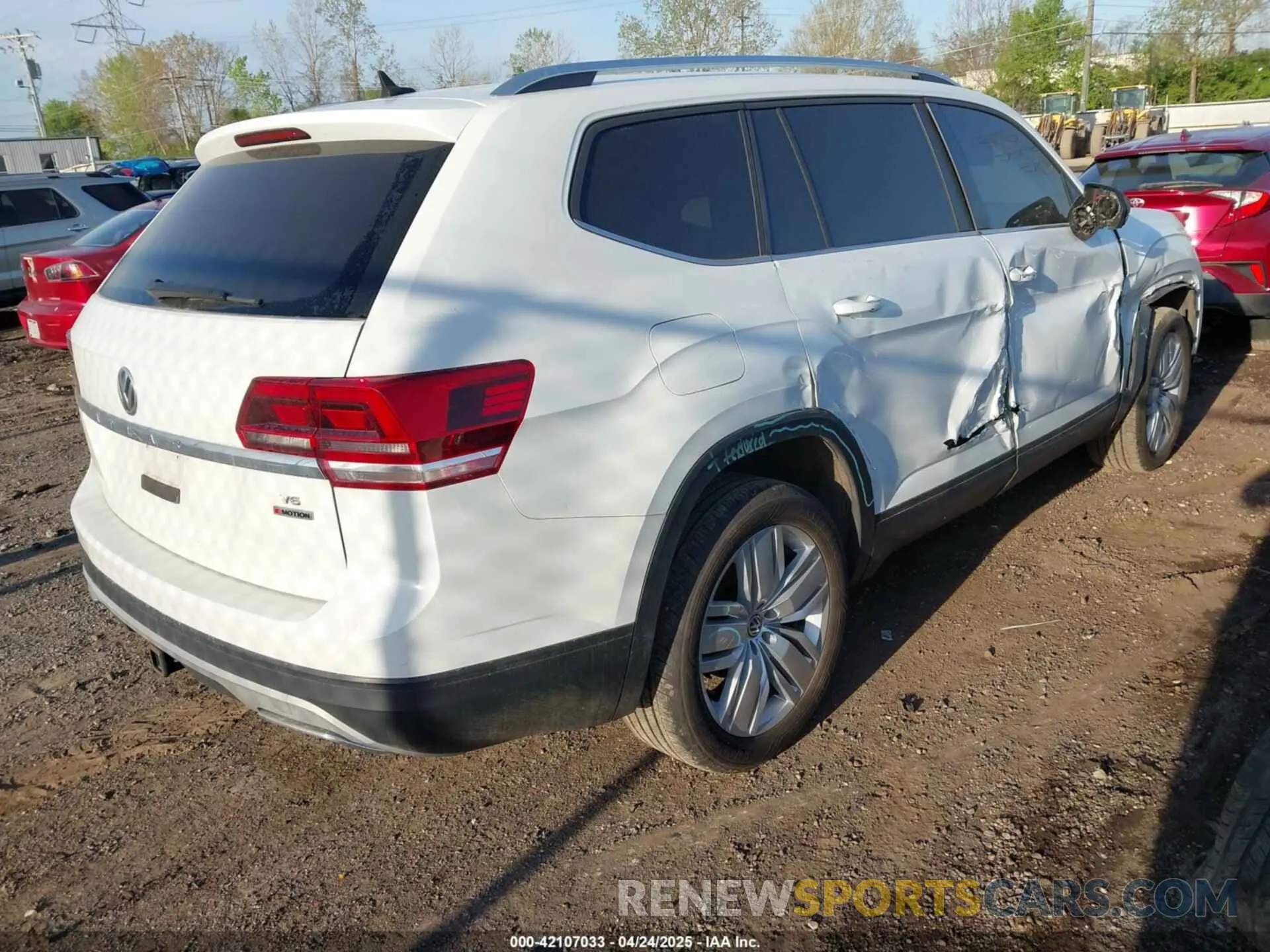 4 Photograph of a damaged car 1V2UR2CA2KC526301 VOLKSWAGEN ATLAS 2019