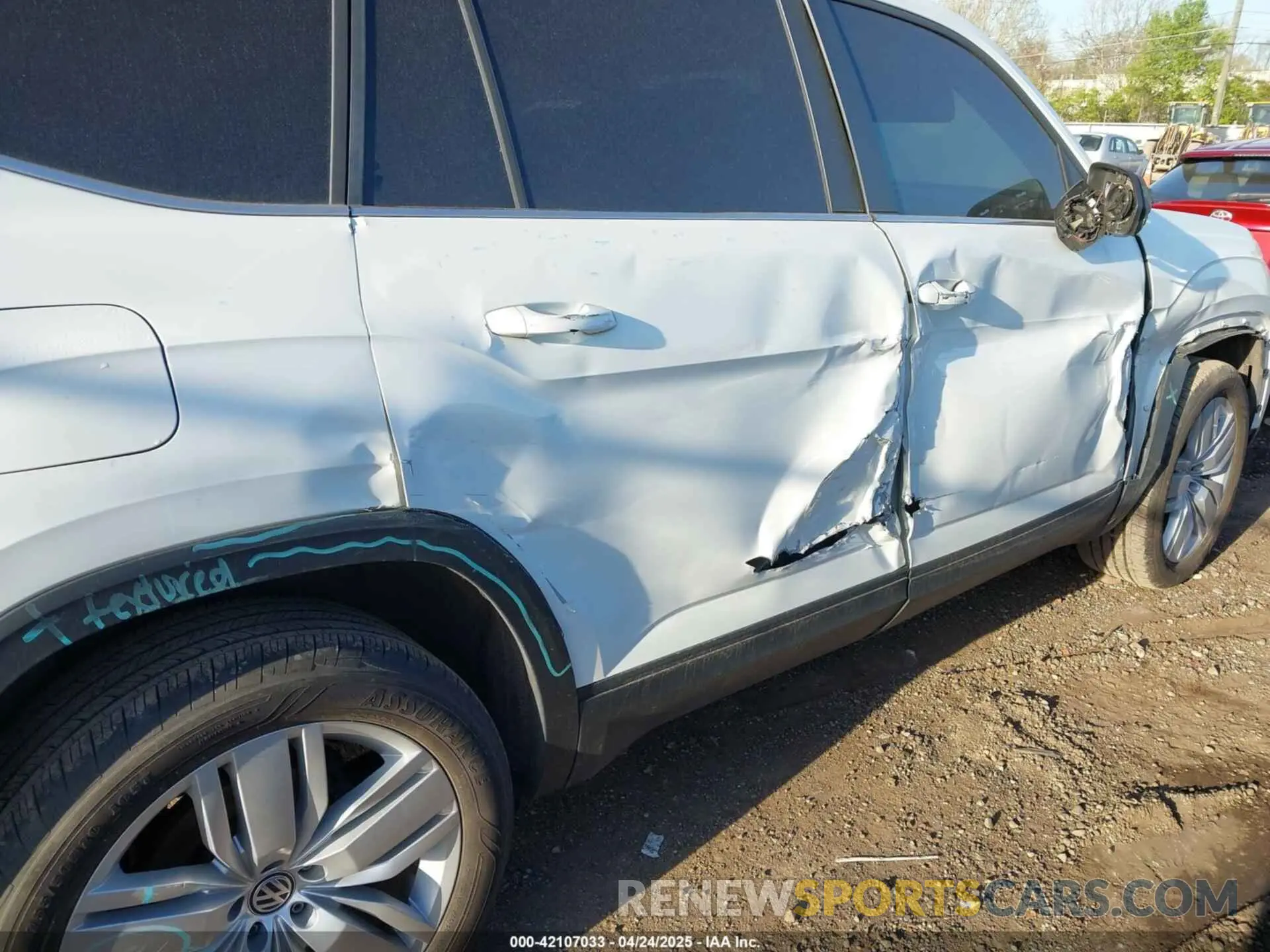 6 Photograph of a damaged car 1V2UR2CA2KC526301 VOLKSWAGEN ATLAS 2019