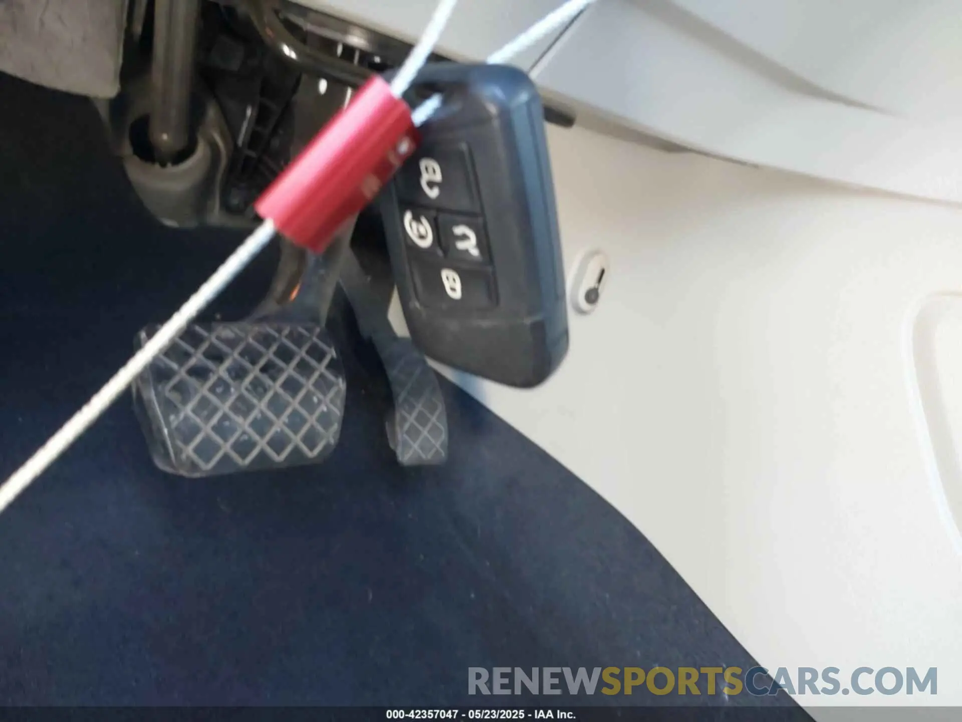 11 Photograph of a damaged car 1V2UR2CA2KC528291 VOLKSWAGEN ATLAS 2019