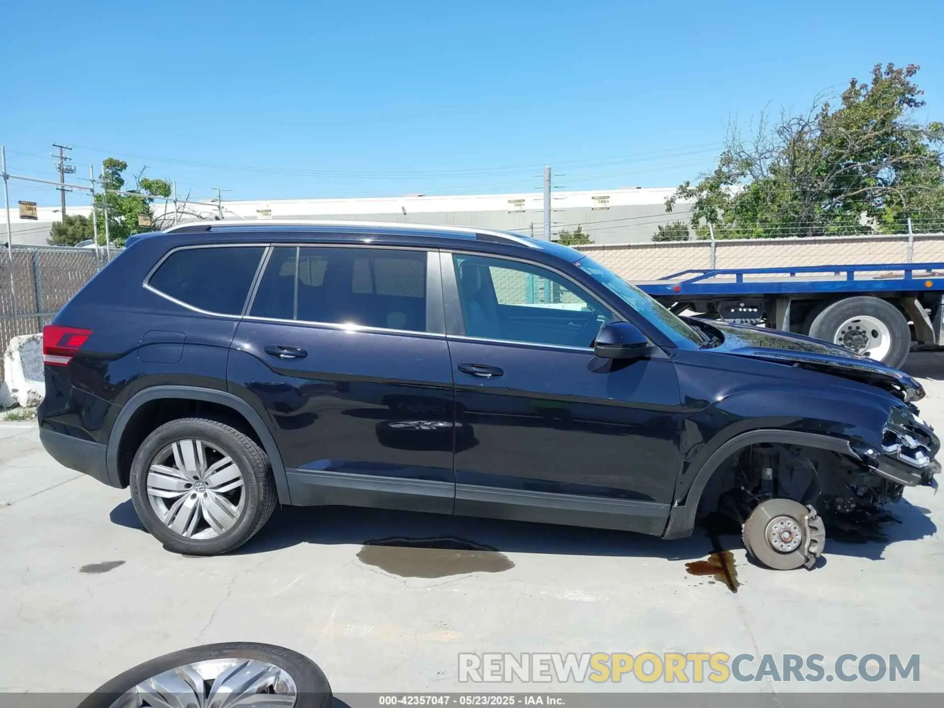 13 Photograph of a damaged car 1V2UR2CA2KC528291 VOLKSWAGEN ATLAS 2019