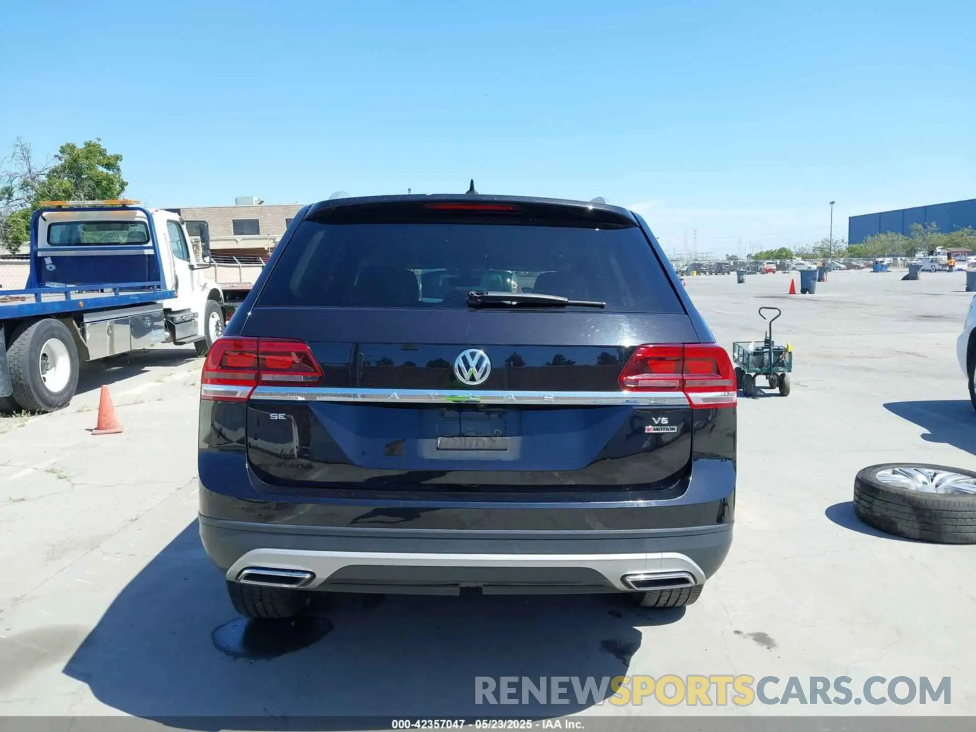 16 Photograph of a damaged car 1V2UR2CA2KC528291 VOLKSWAGEN ATLAS 2019