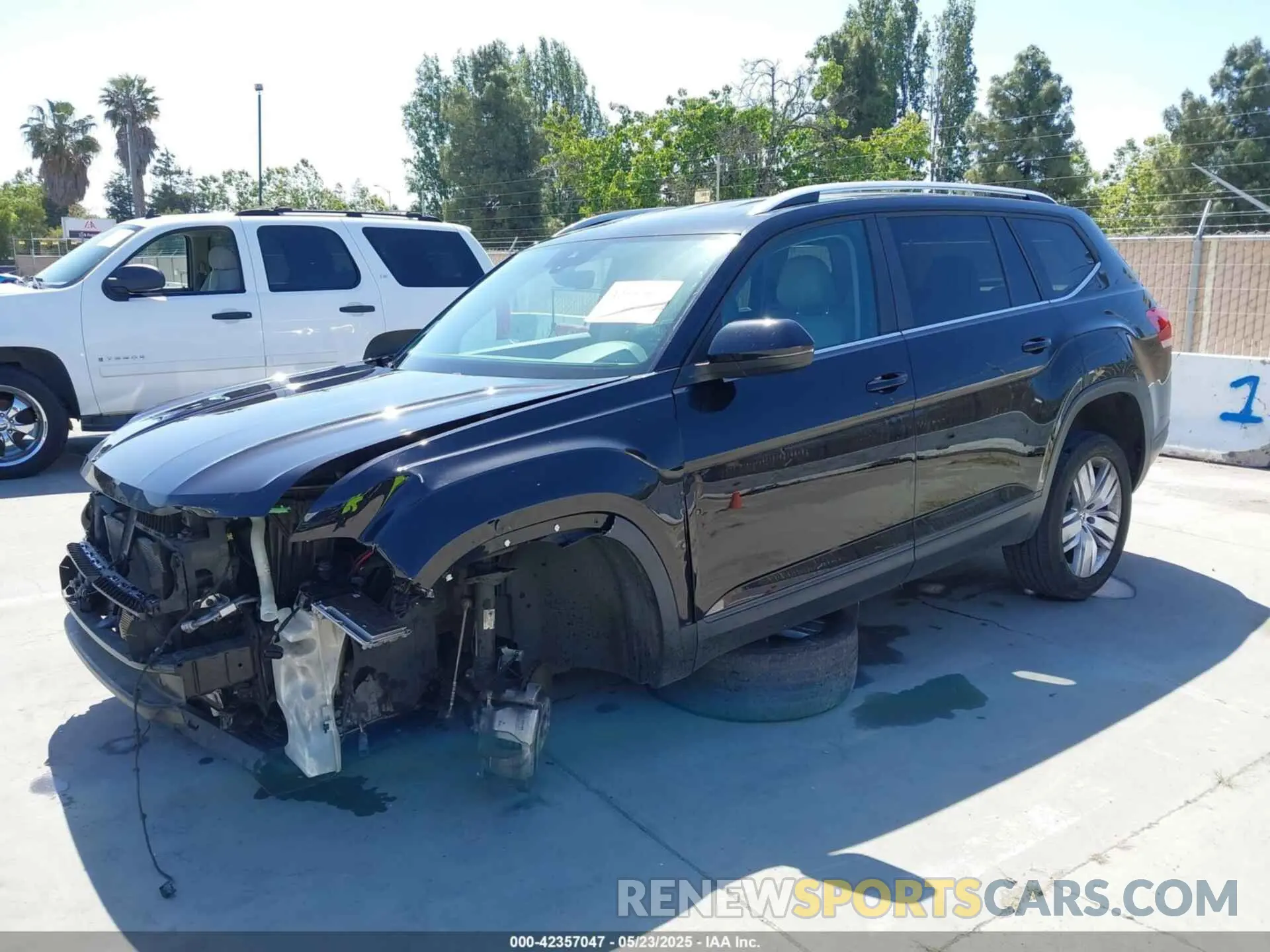 2 Photograph of a damaged car 1V2UR2CA2KC528291 VOLKSWAGEN ATLAS 2019
