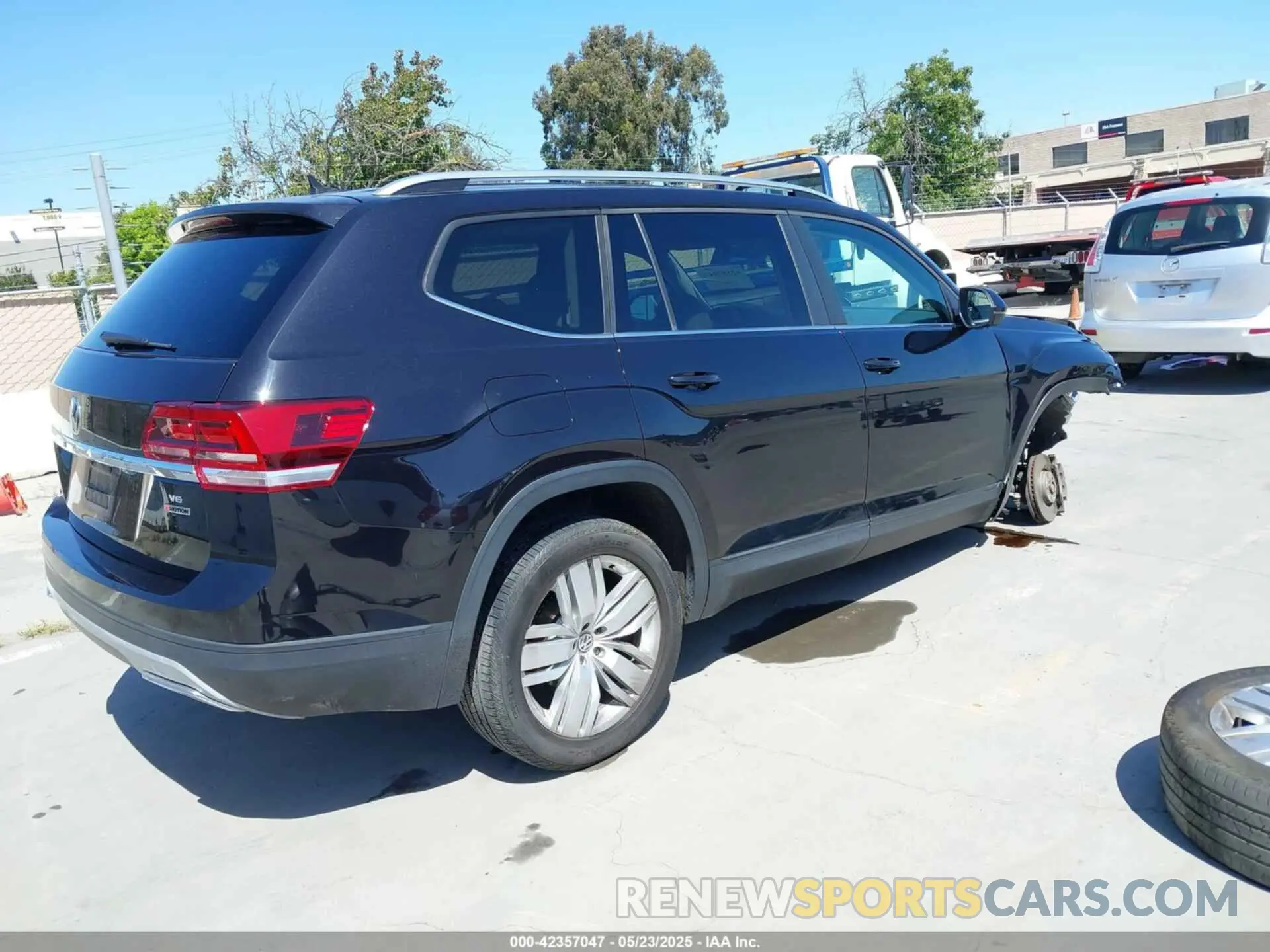 4 Photograph of a damaged car 1V2UR2CA2KC528291 VOLKSWAGEN ATLAS 2019