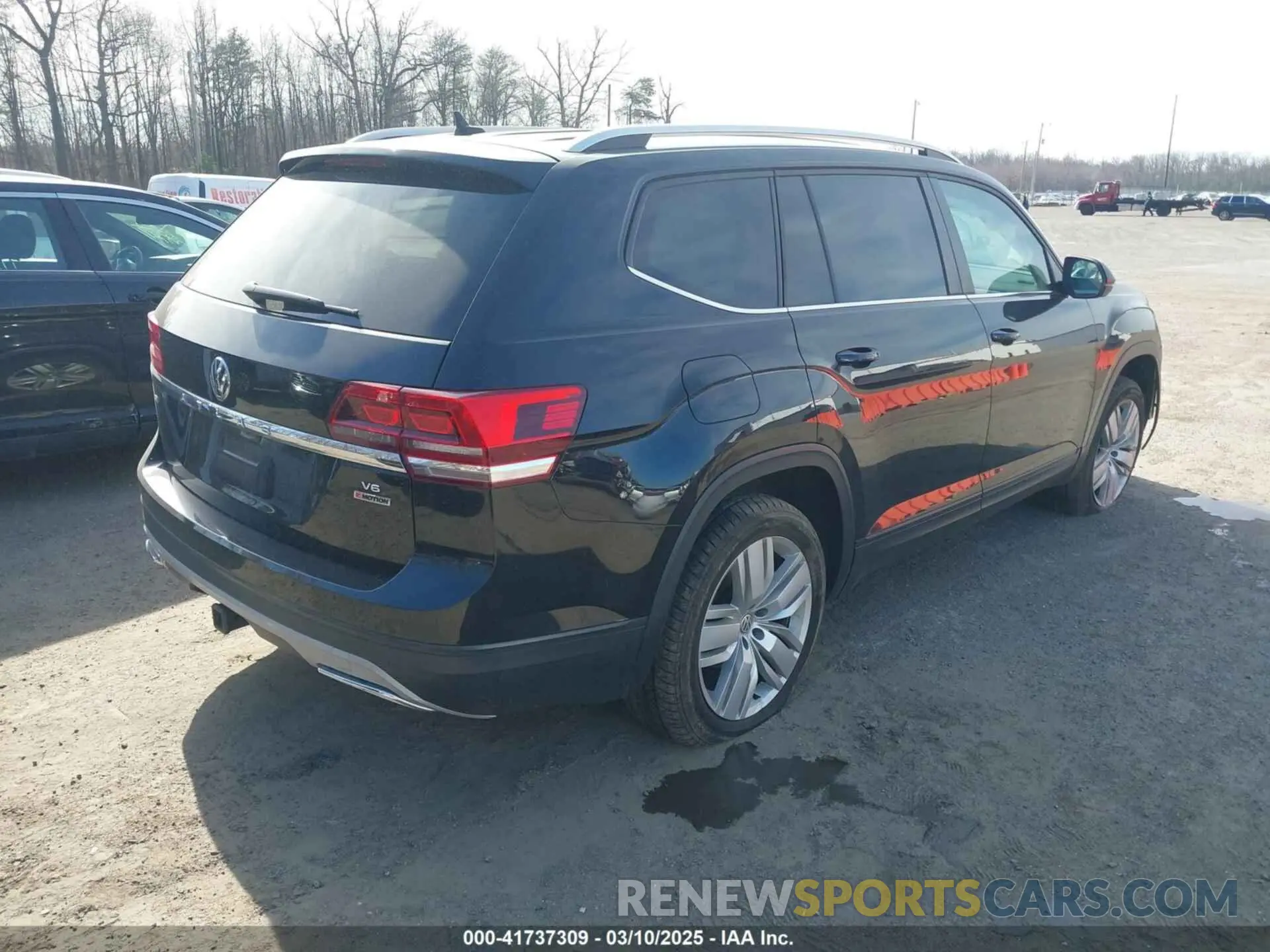 4 Photograph of a damaged car 1V2UR2CA2KC549769 VOLKSWAGEN ATLAS 2019