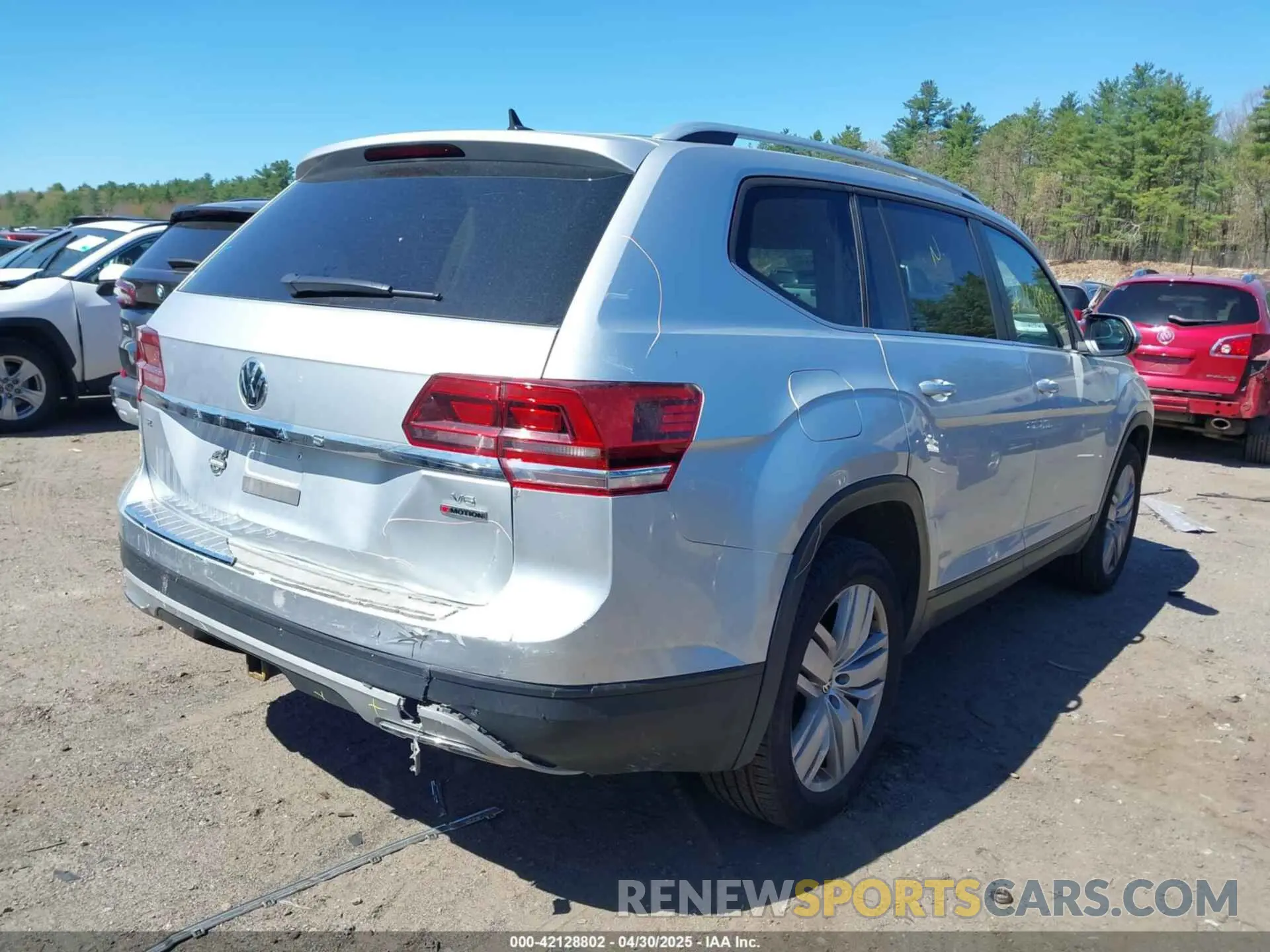4 Photograph of a damaged car 1V2UR2CA2KC554552 VOLKSWAGEN ATLAS 2019