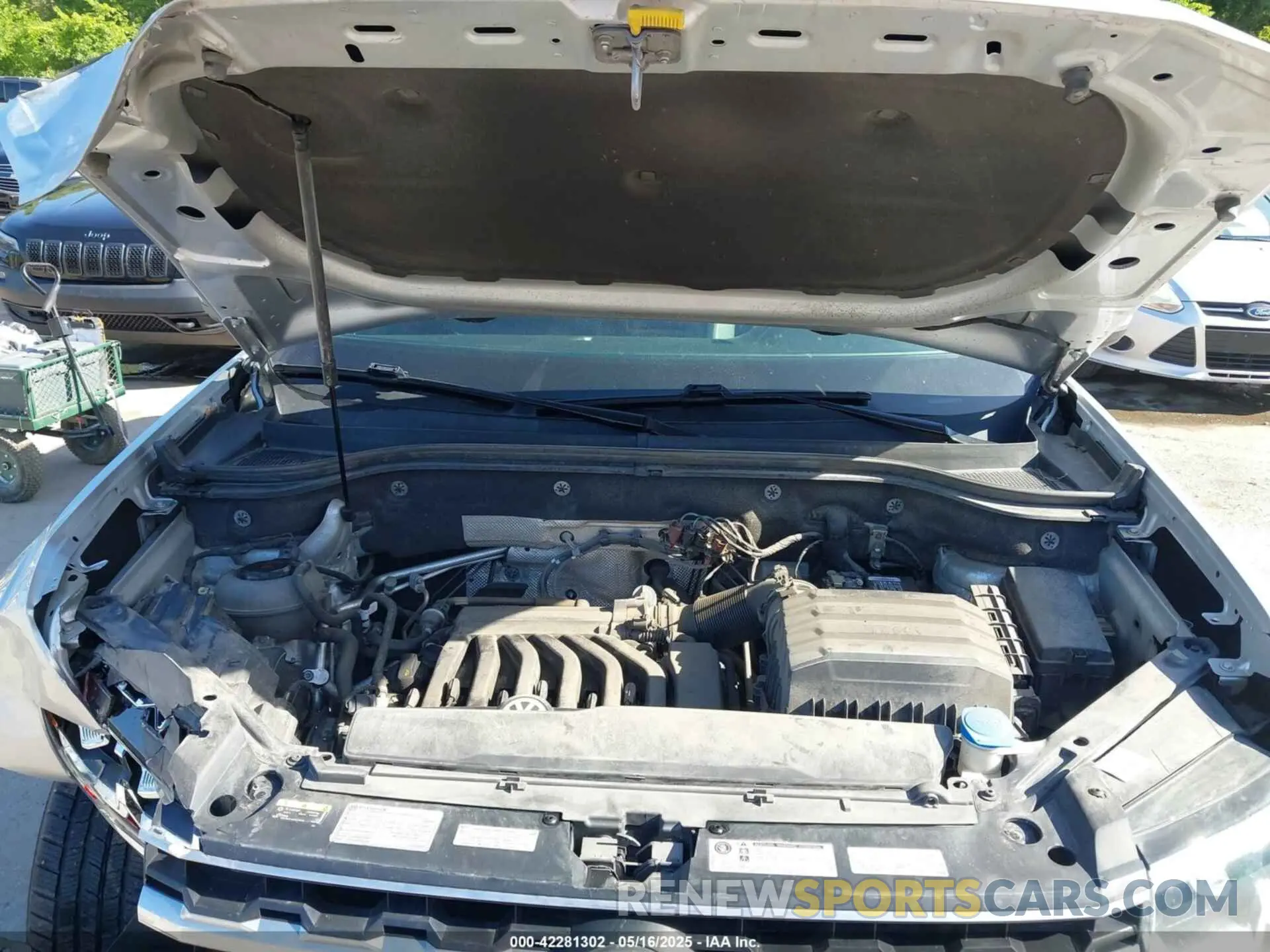 10 Photograph of a damaged car 1V2UR2CA2KC557449 VOLKSWAGEN ATLAS 2019