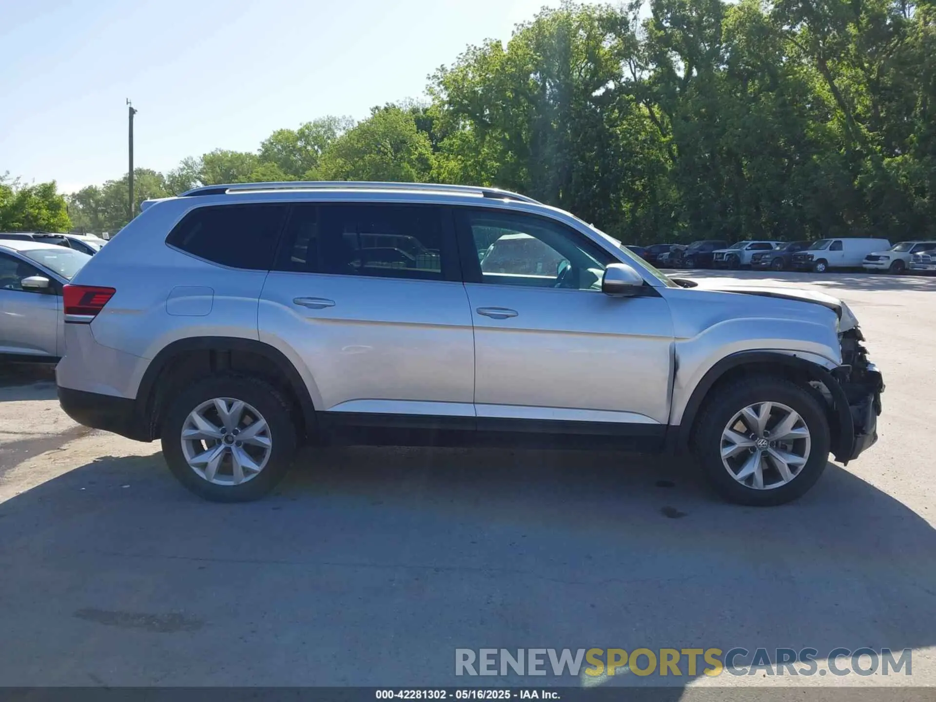 14 Photograph of a damaged car 1V2UR2CA2KC557449 VOLKSWAGEN ATLAS 2019