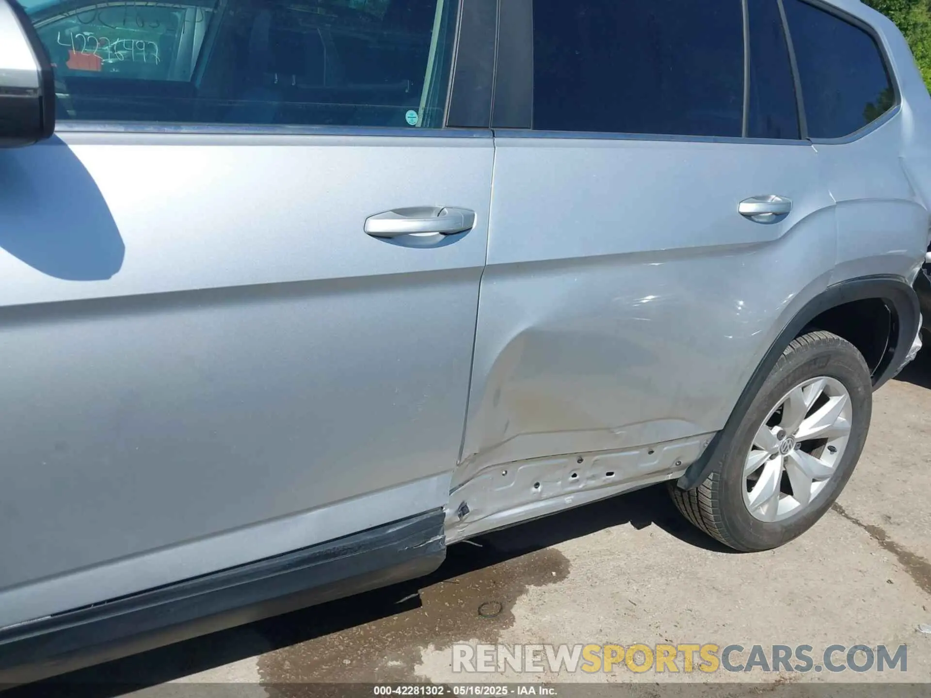 20 Photograph of a damaged car 1V2UR2CA2KC557449 VOLKSWAGEN ATLAS 2019