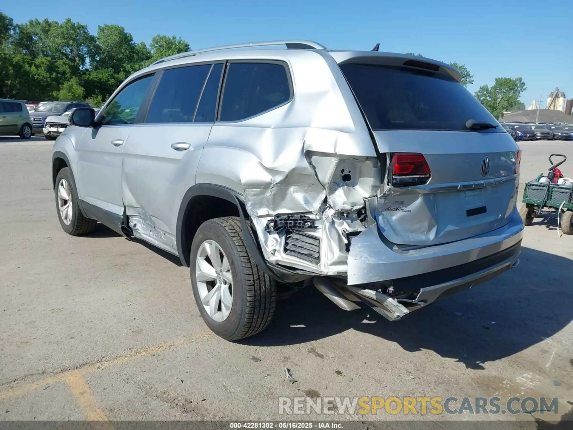 3 Photograph of a damaged car 1V2UR2CA2KC557449 VOLKSWAGEN ATLAS 2019