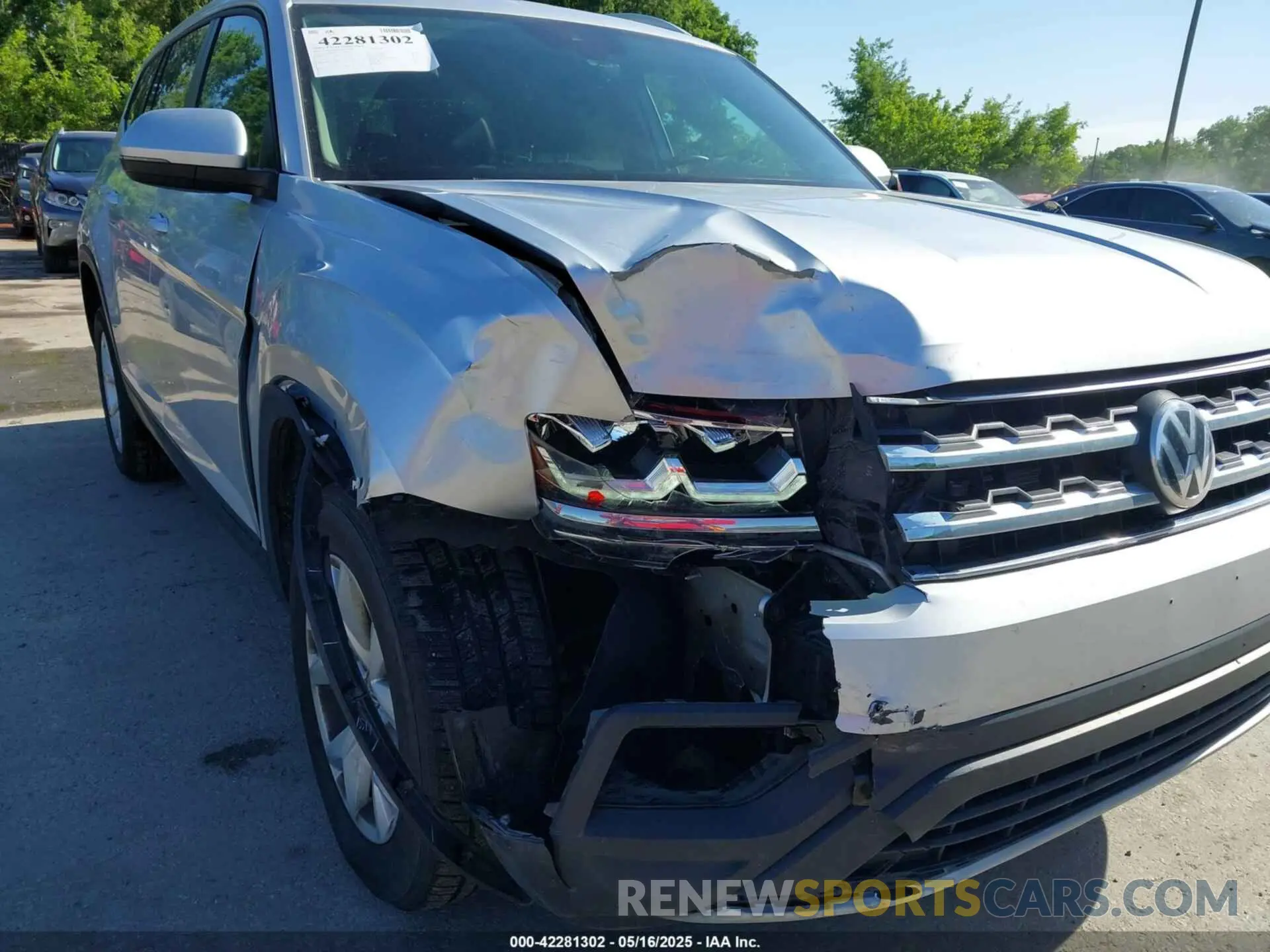 6 Photograph of a damaged car 1V2UR2CA2KC557449 VOLKSWAGEN ATLAS 2019