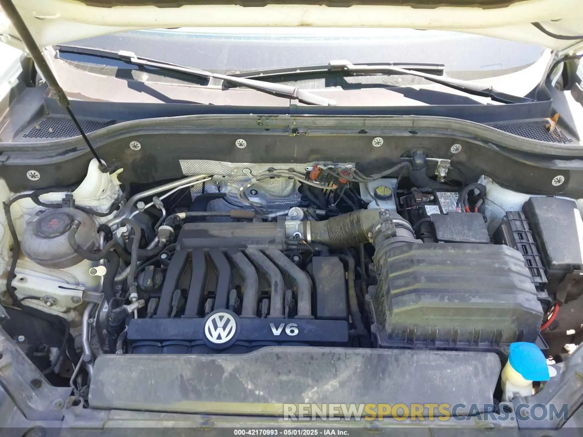 10 Photograph of a damaged car 1V2UR2CA2KC590287 VOLKSWAGEN ATLAS 2019