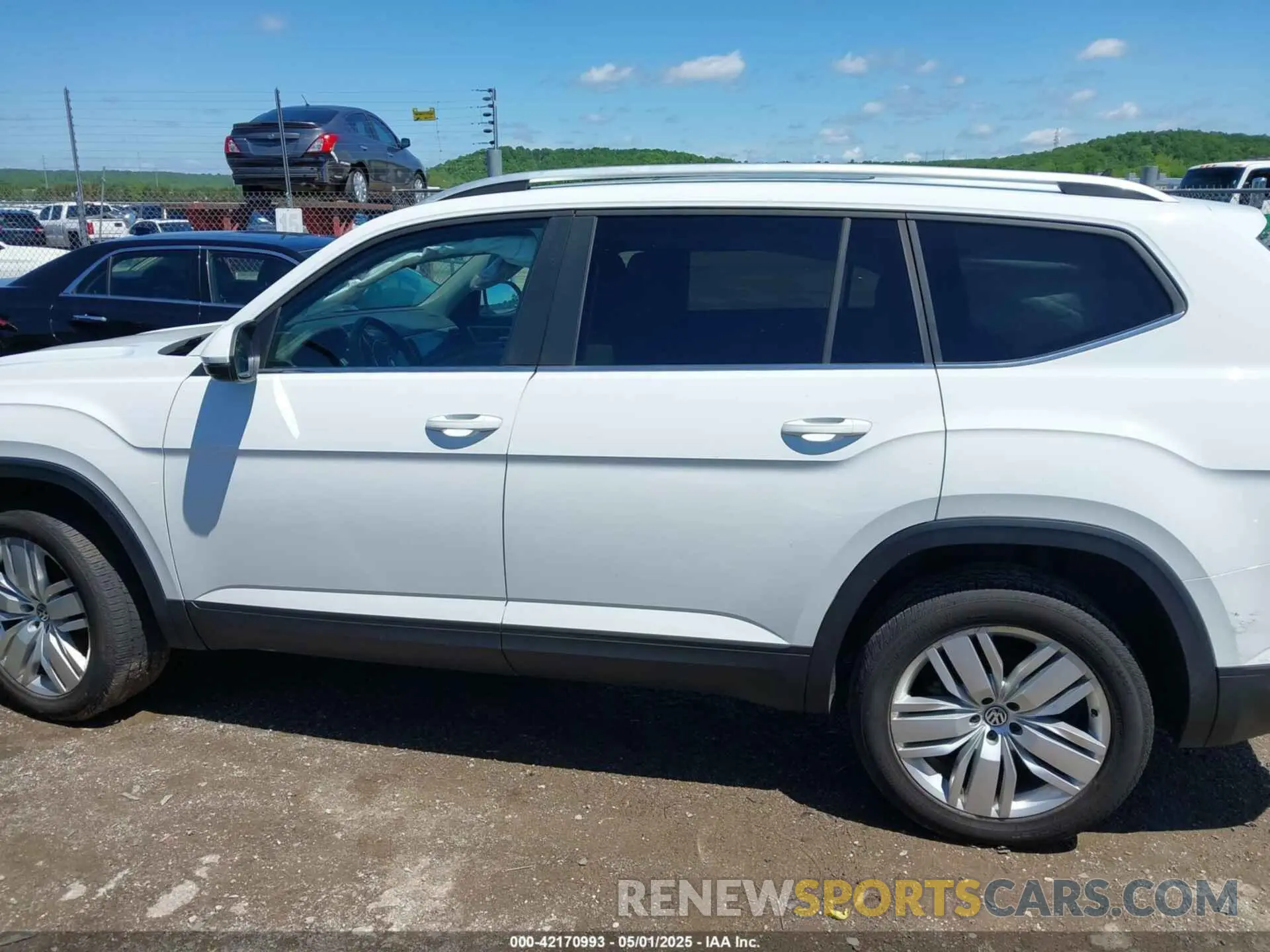 15 Photograph of a damaged car 1V2UR2CA2KC590287 VOLKSWAGEN ATLAS 2019