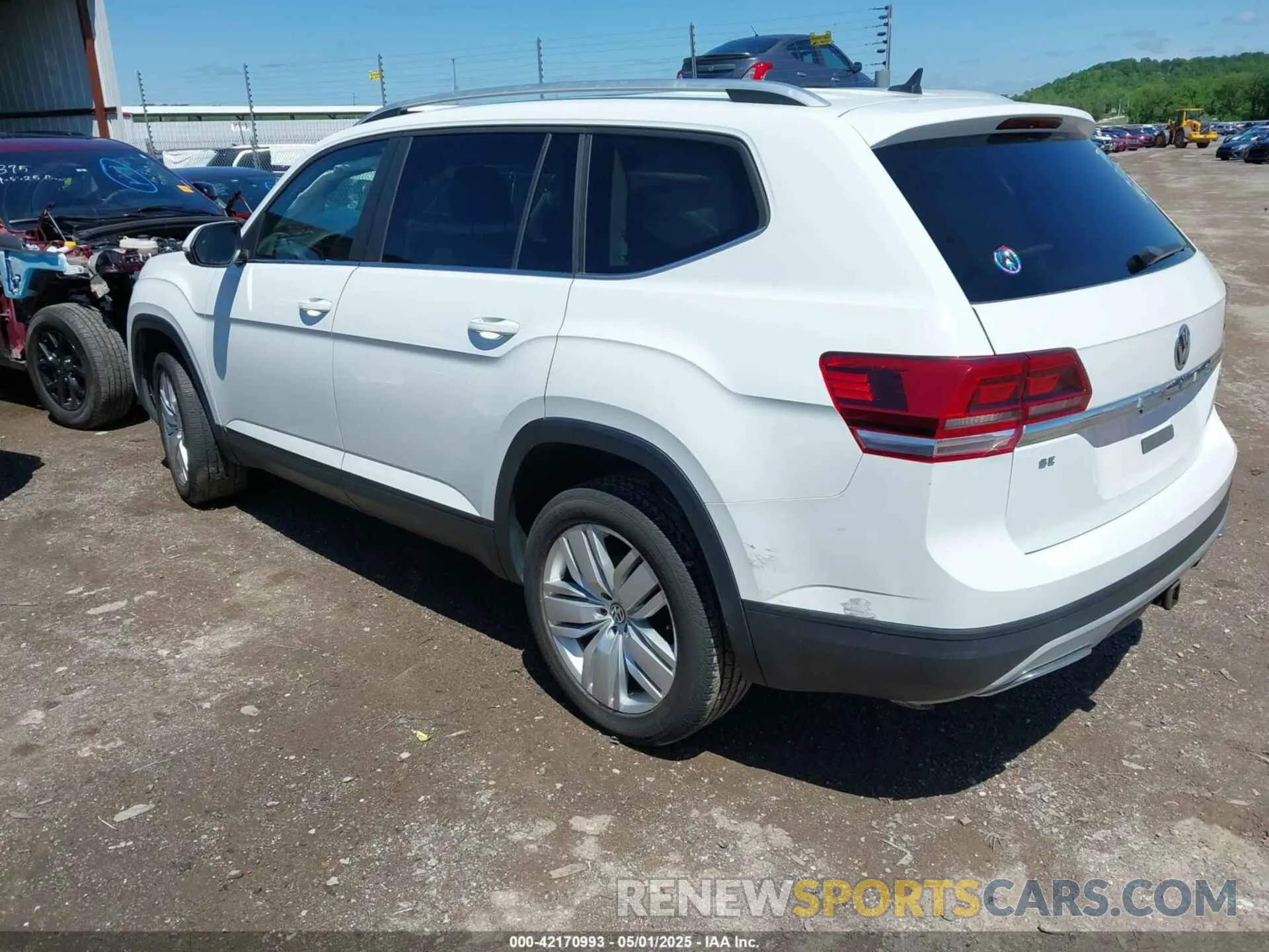 3 Photograph of a damaged car 1V2UR2CA2KC590287 VOLKSWAGEN ATLAS 2019