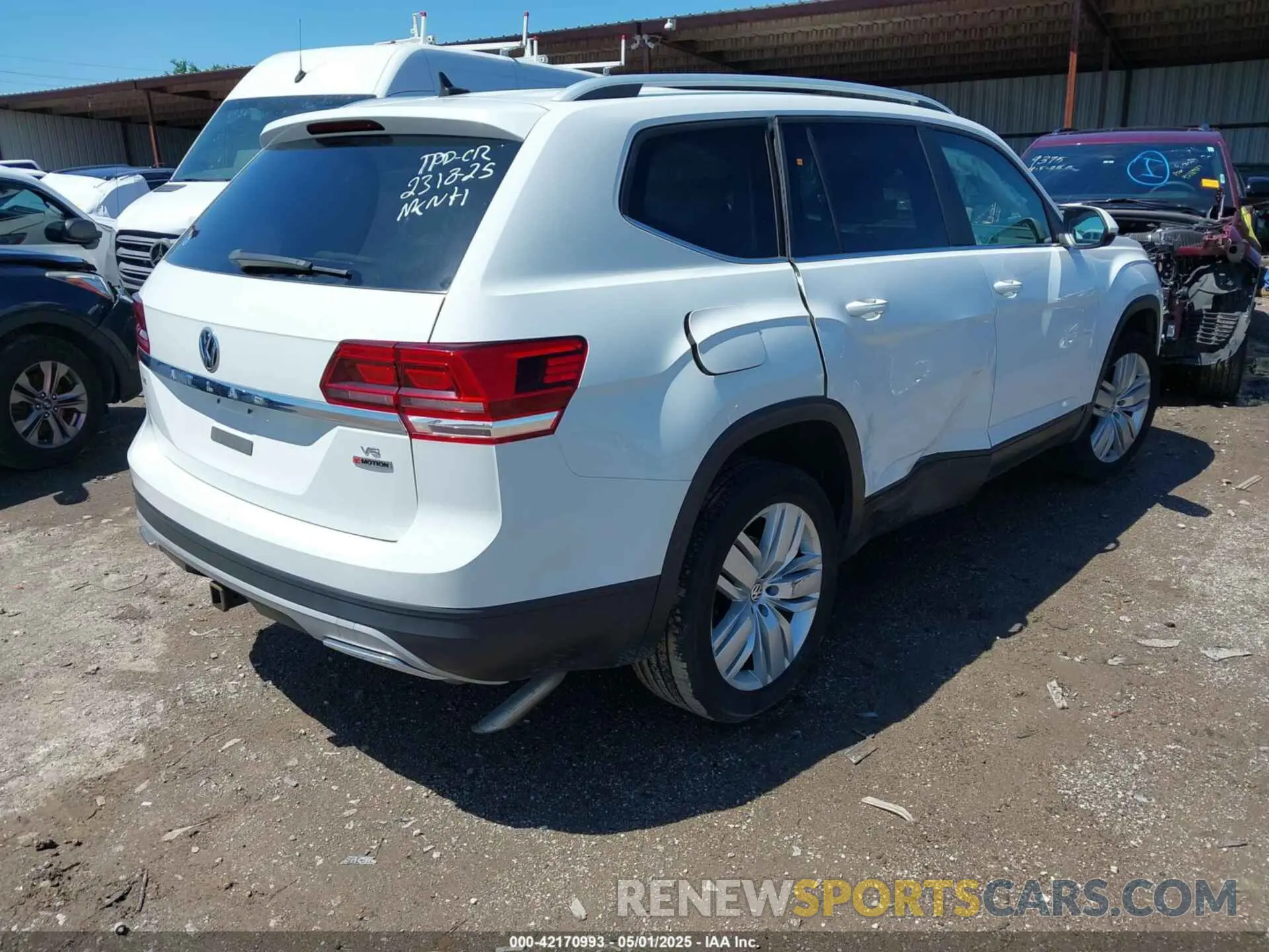 4 Photograph of a damaged car 1V2UR2CA2KC590287 VOLKSWAGEN ATLAS 2019