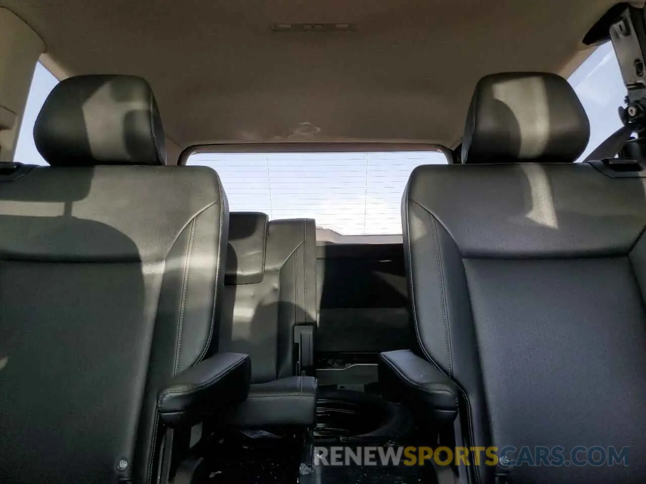 10 Photograph of a damaged car 1V2UR2CA2KC610778 VOLKSWAGEN ATLAS 2019