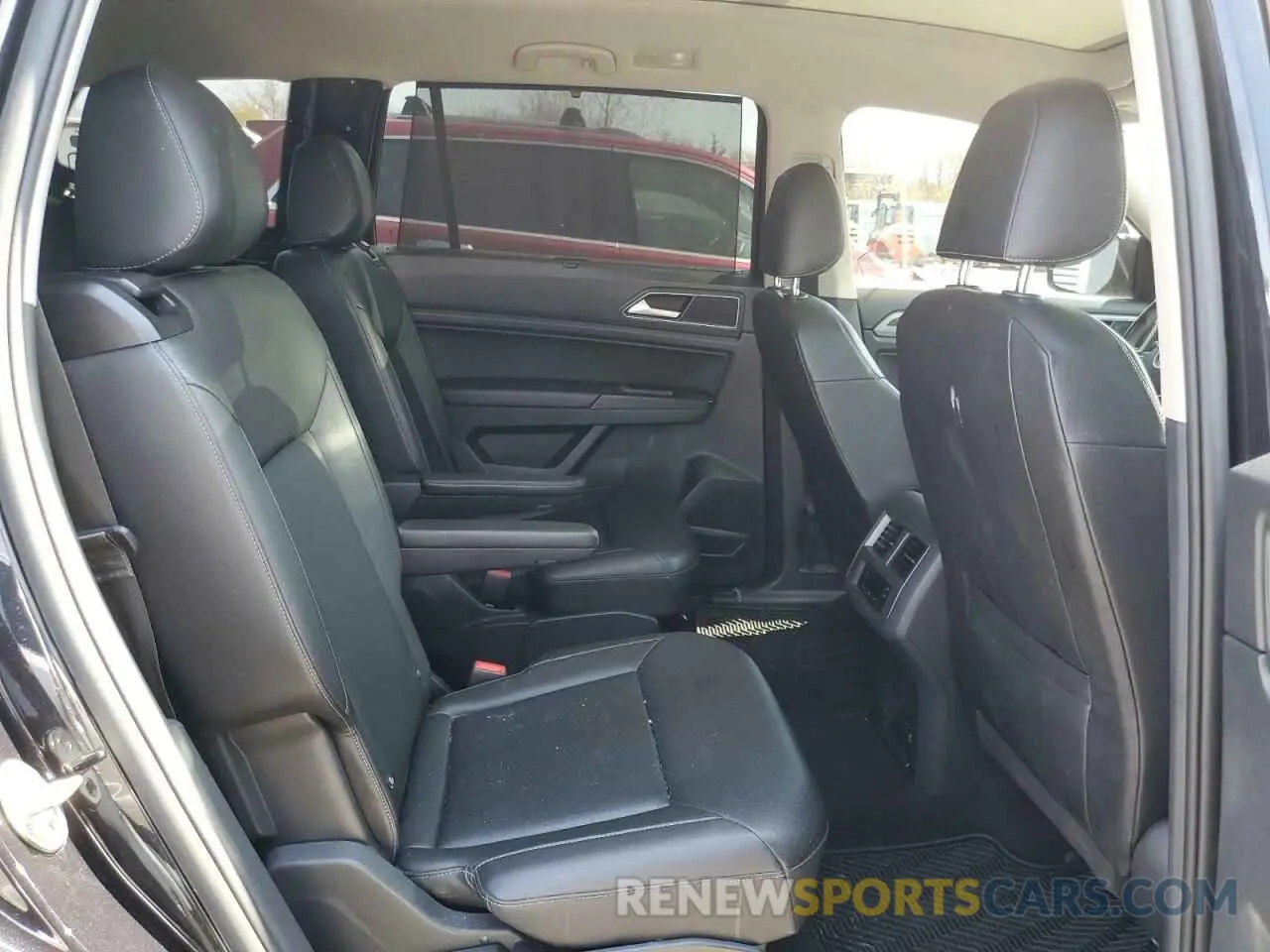 11 Photograph of a damaged car 1V2UR2CA2KC610778 VOLKSWAGEN ATLAS 2019
