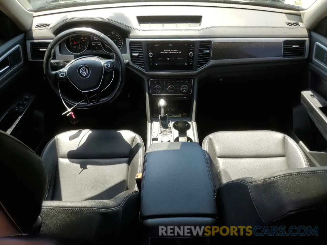 8 Photograph of a damaged car 1V2UR2CA2KC610778 VOLKSWAGEN ATLAS 2019