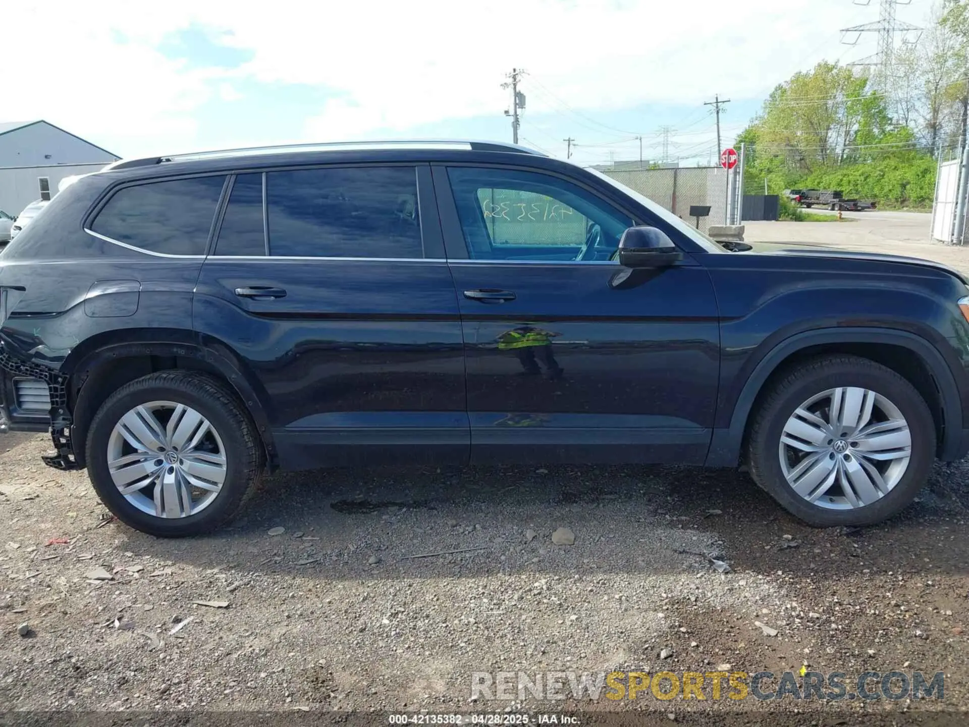 14 Photograph of a damaged car 1V2UR2CA3KC613611 VOLKSWAGEN ATLAS 2019